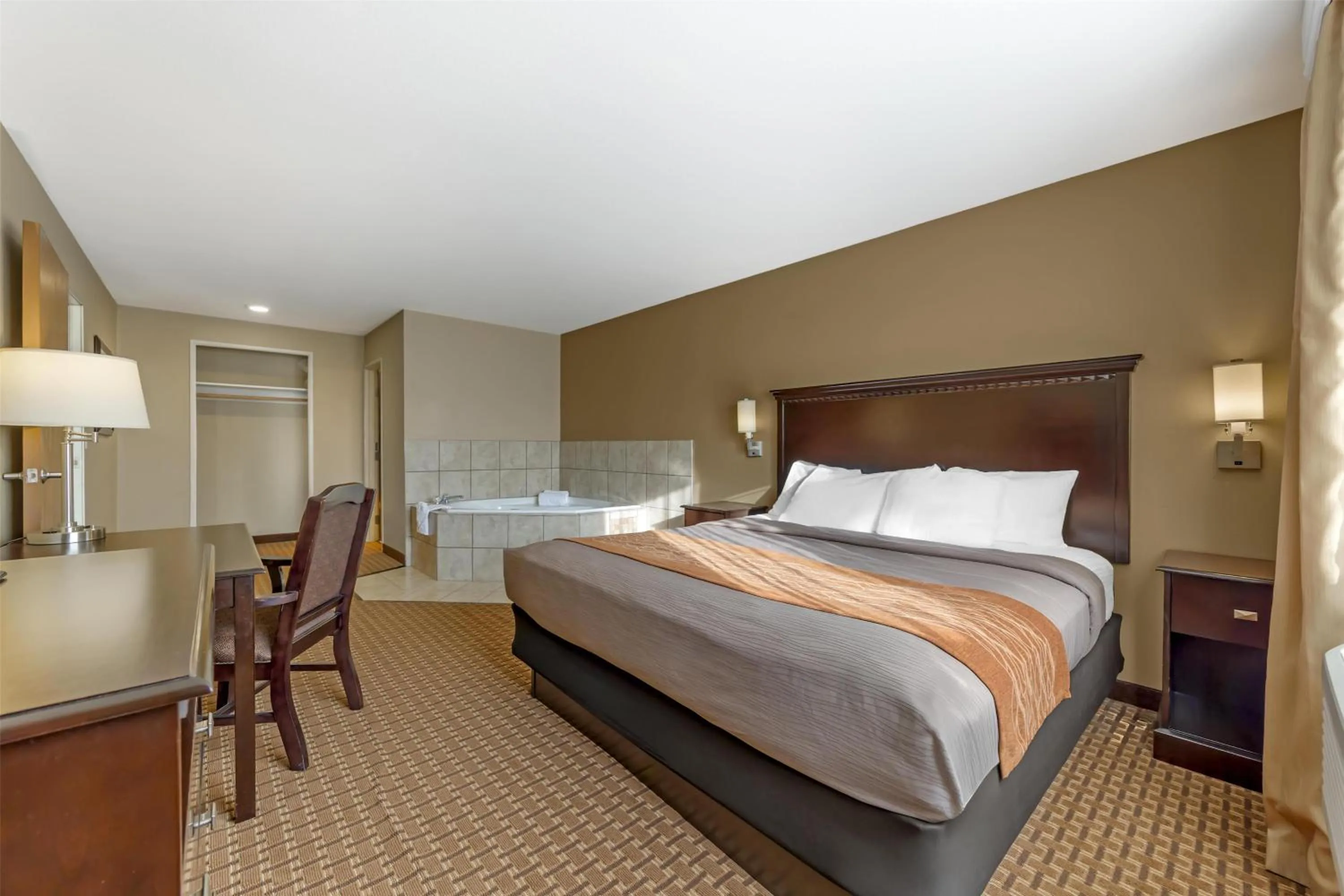 Photo of the whole room, Bed in Best Western Plus Vintage Valley Inn