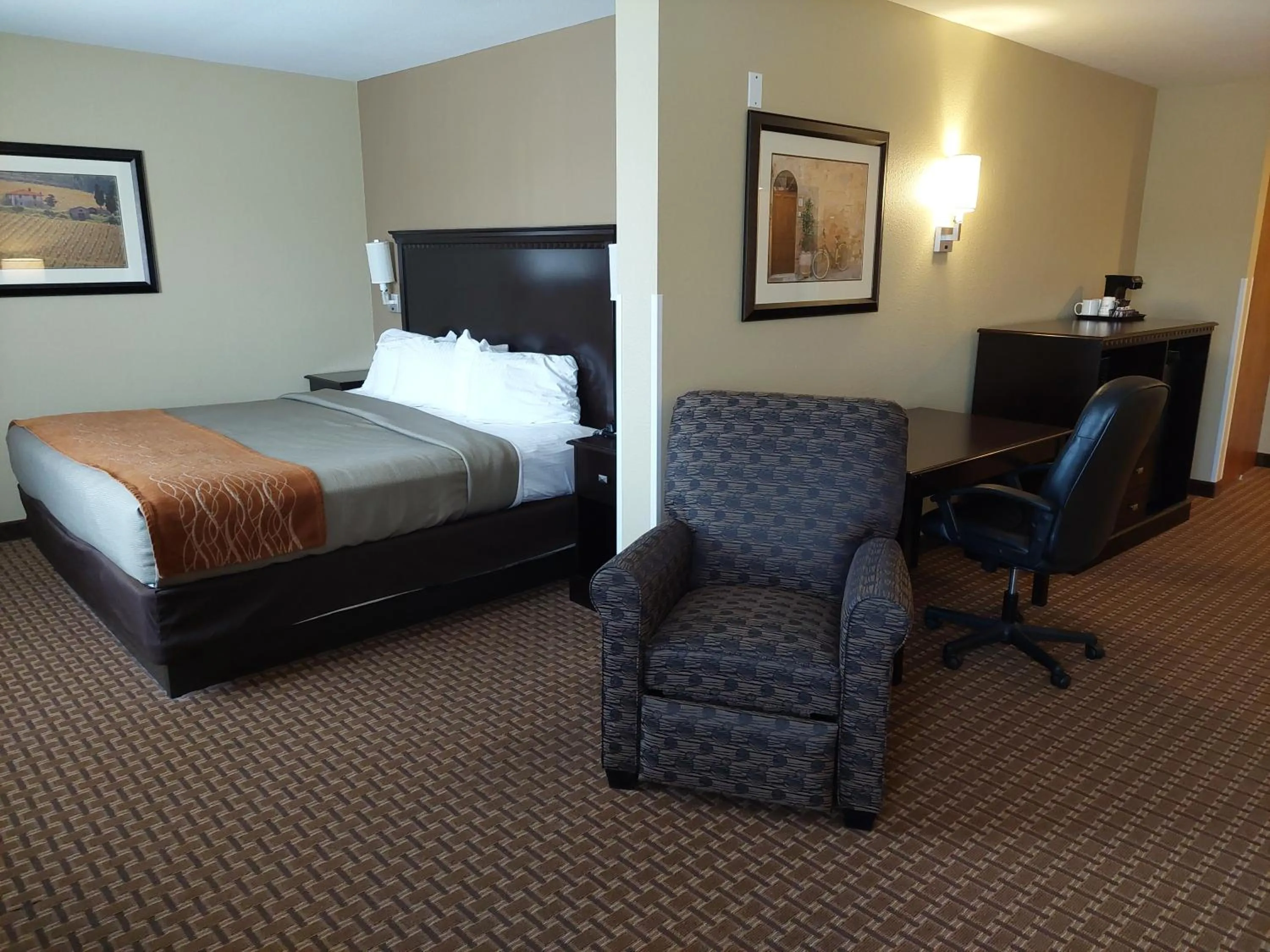 Bed in Best Western Plus Vintage Valley Inn