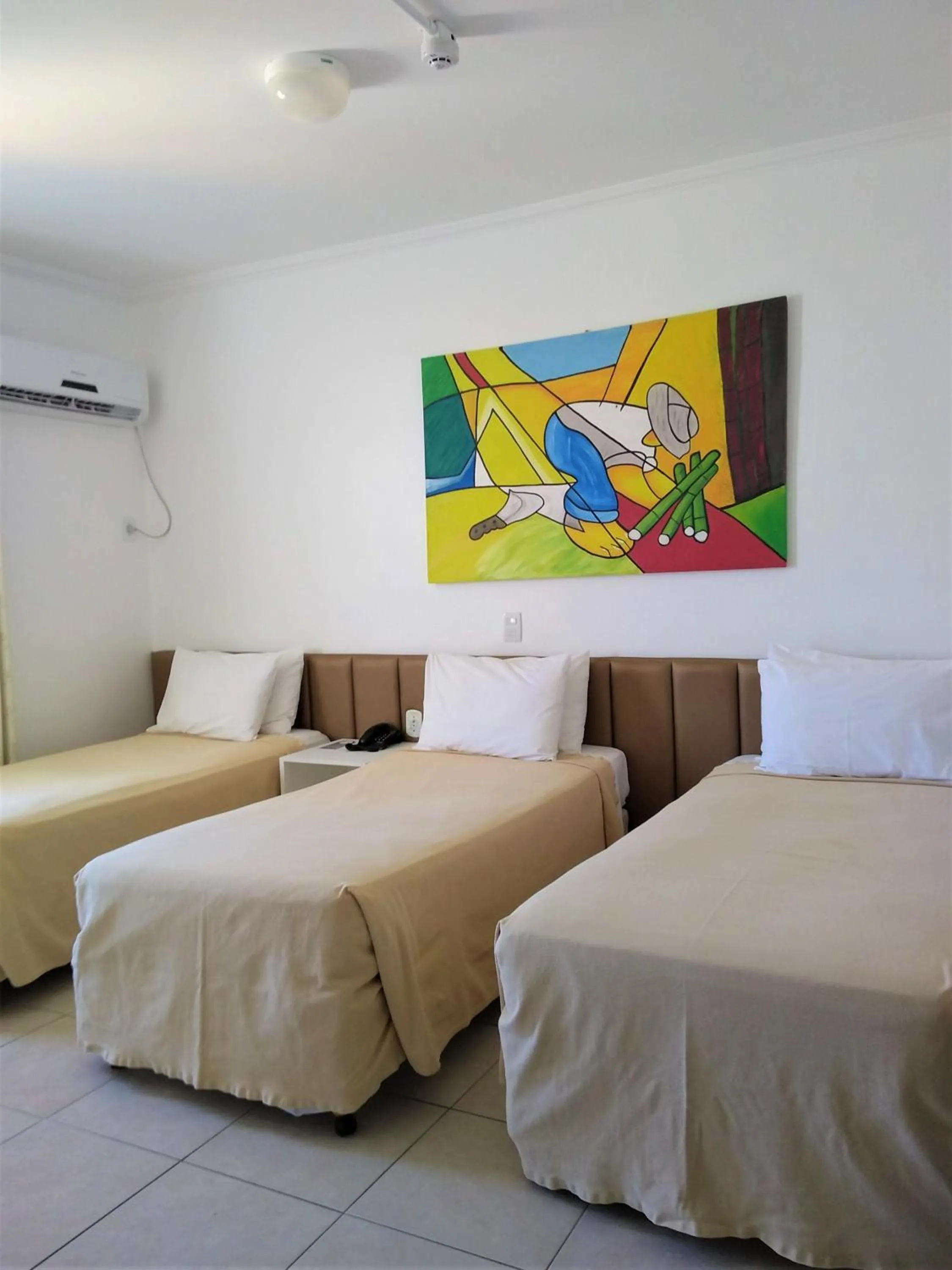 Photo of the whole room, Bed in Simas Praia Hotel