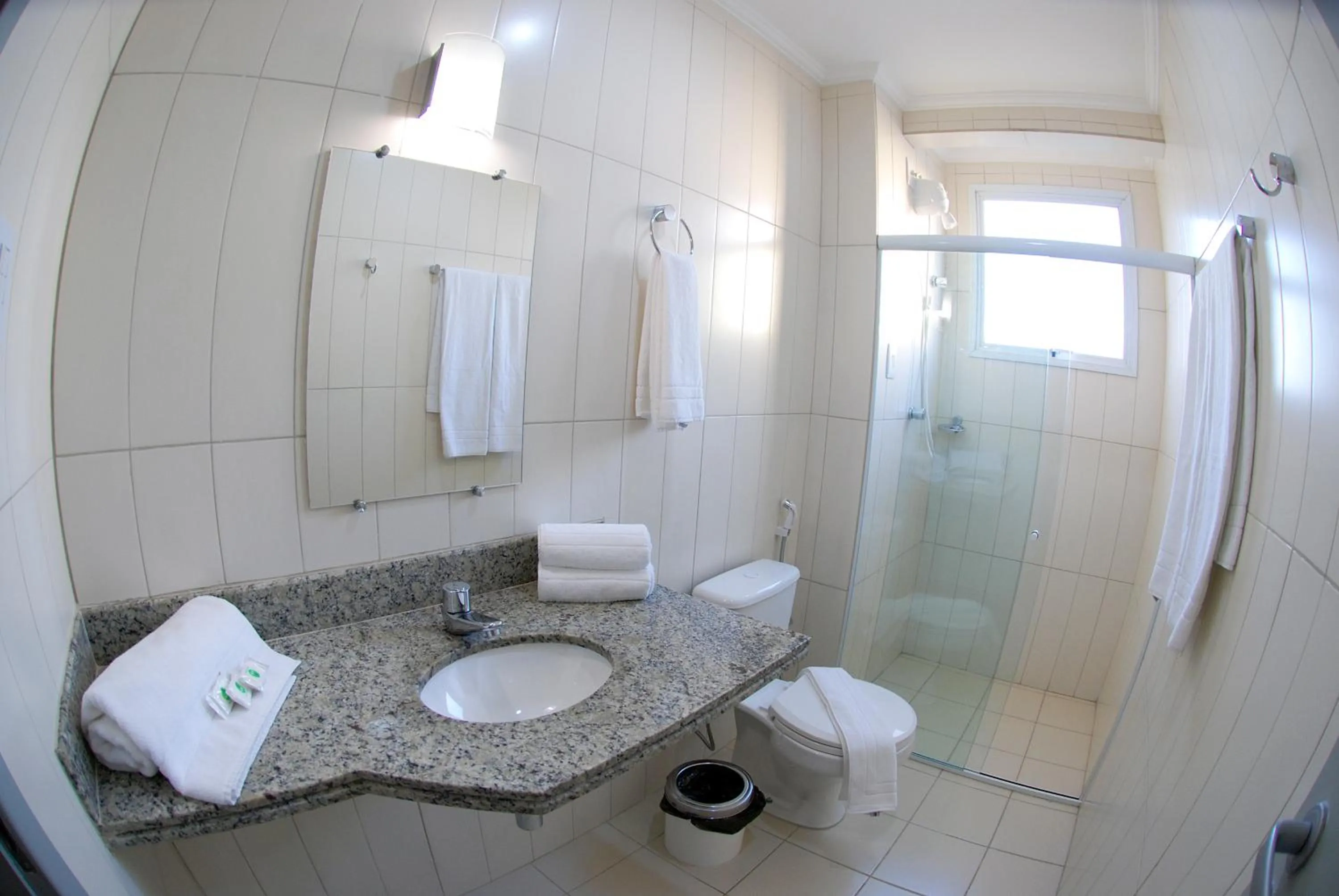 Toilet in Simas Praia Hotel