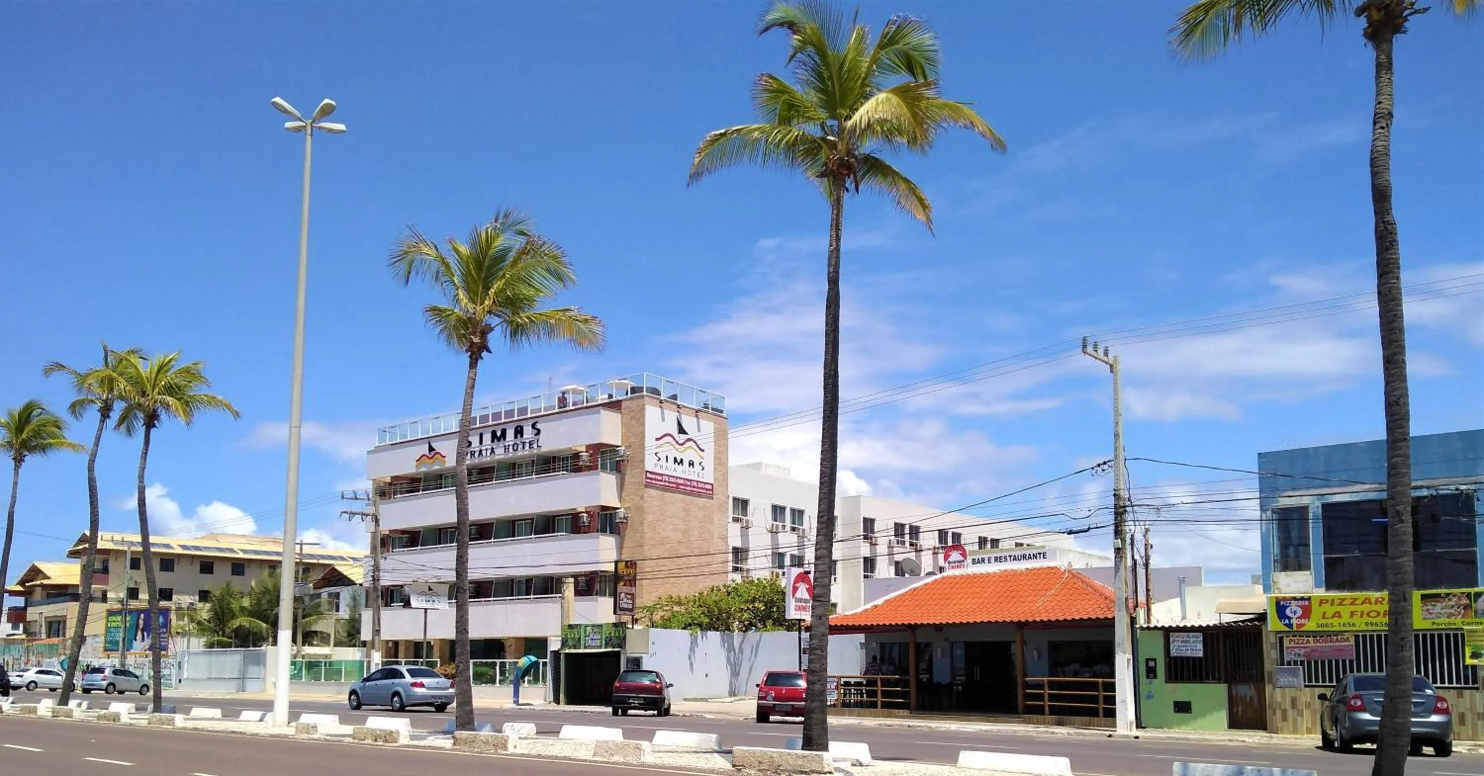 Property building in Simas Praia Hotel