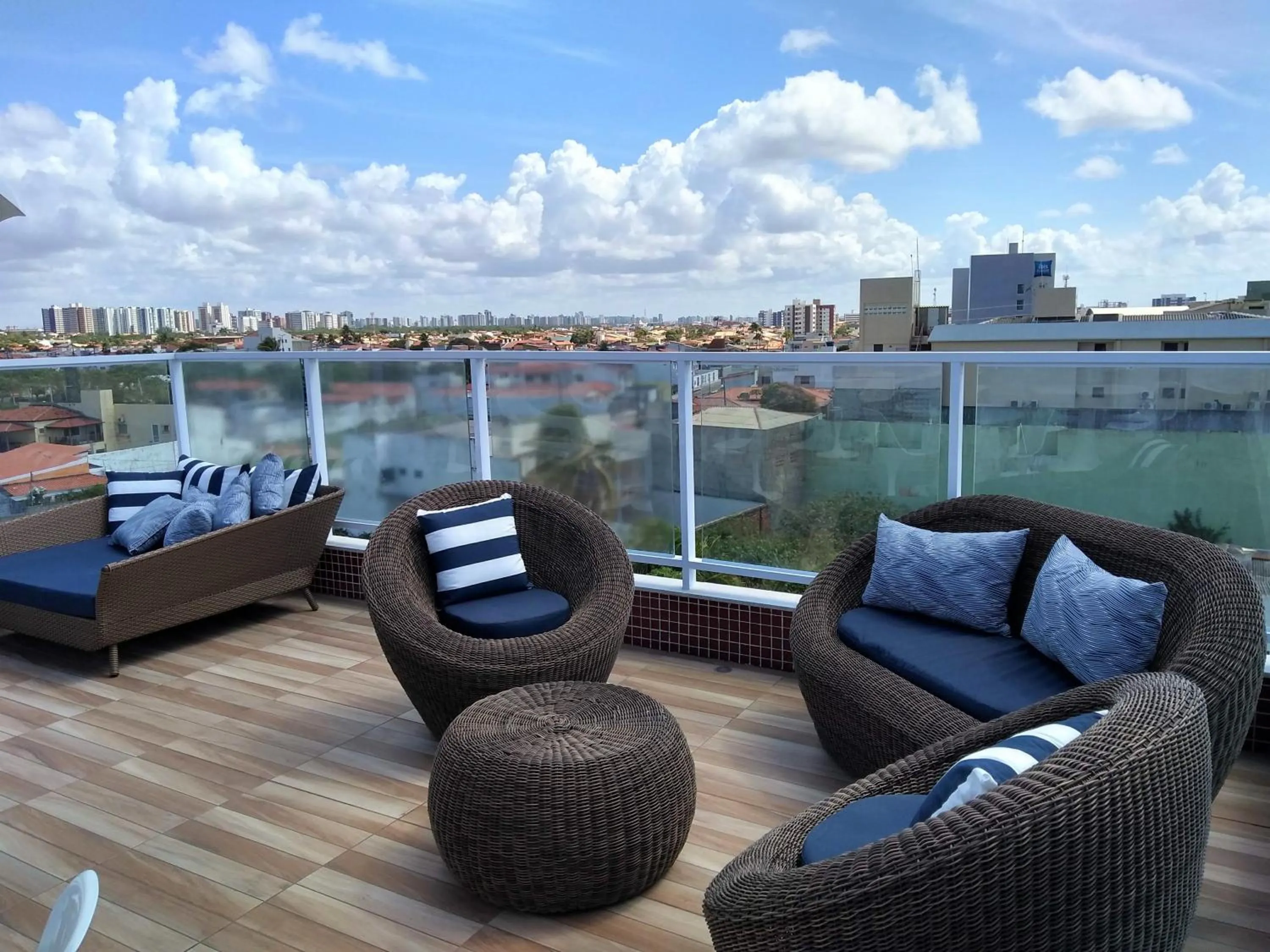 Lounge or bar in Simas Praia Hotel