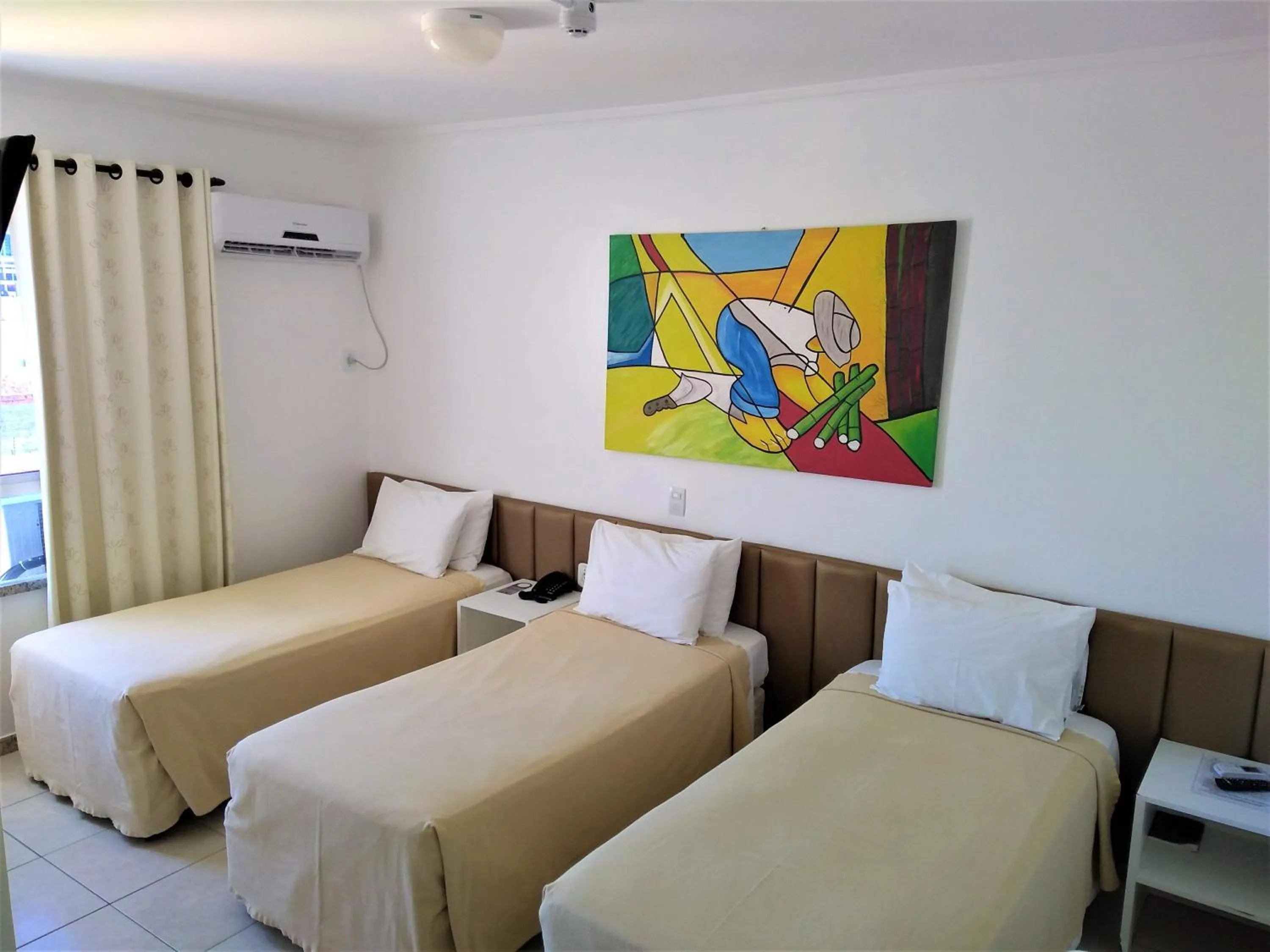 Photo of the whole room, Bed in Simas Praia Hotel