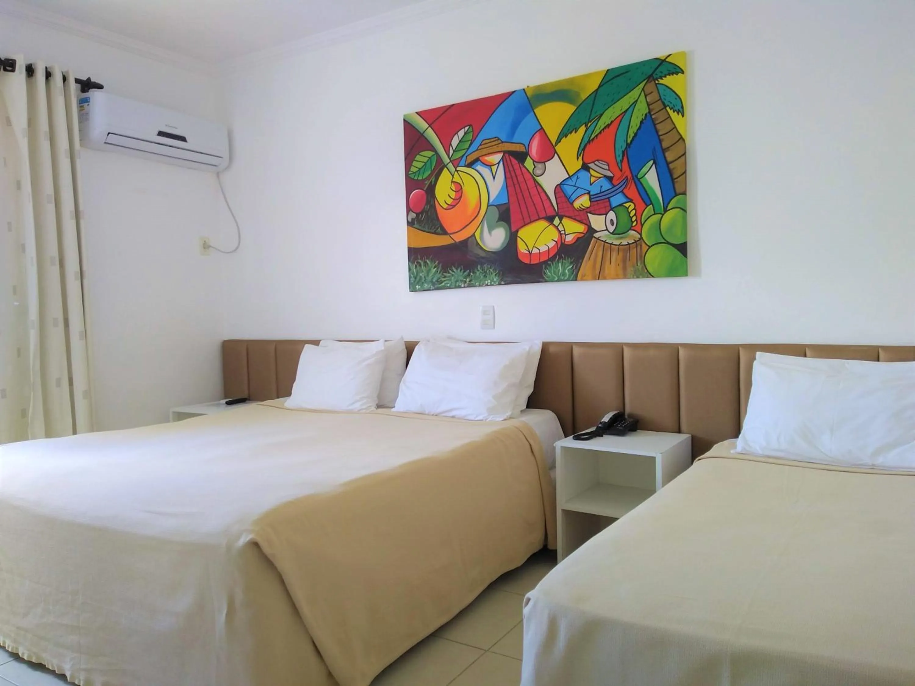 Photo of the whole room, Bed in Simas Praia Hotel