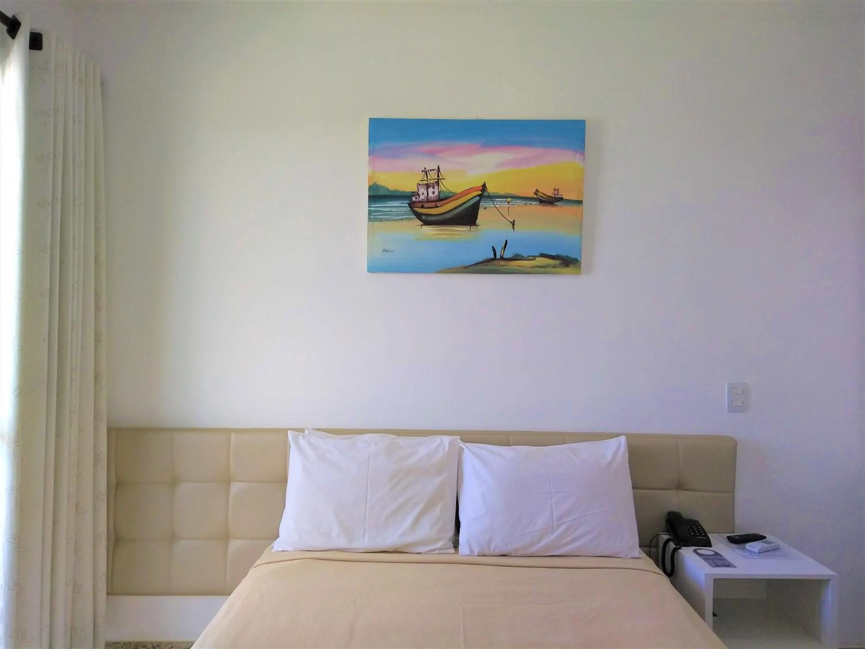 Photo of the whole room, Bed in Simas Praia Hotel