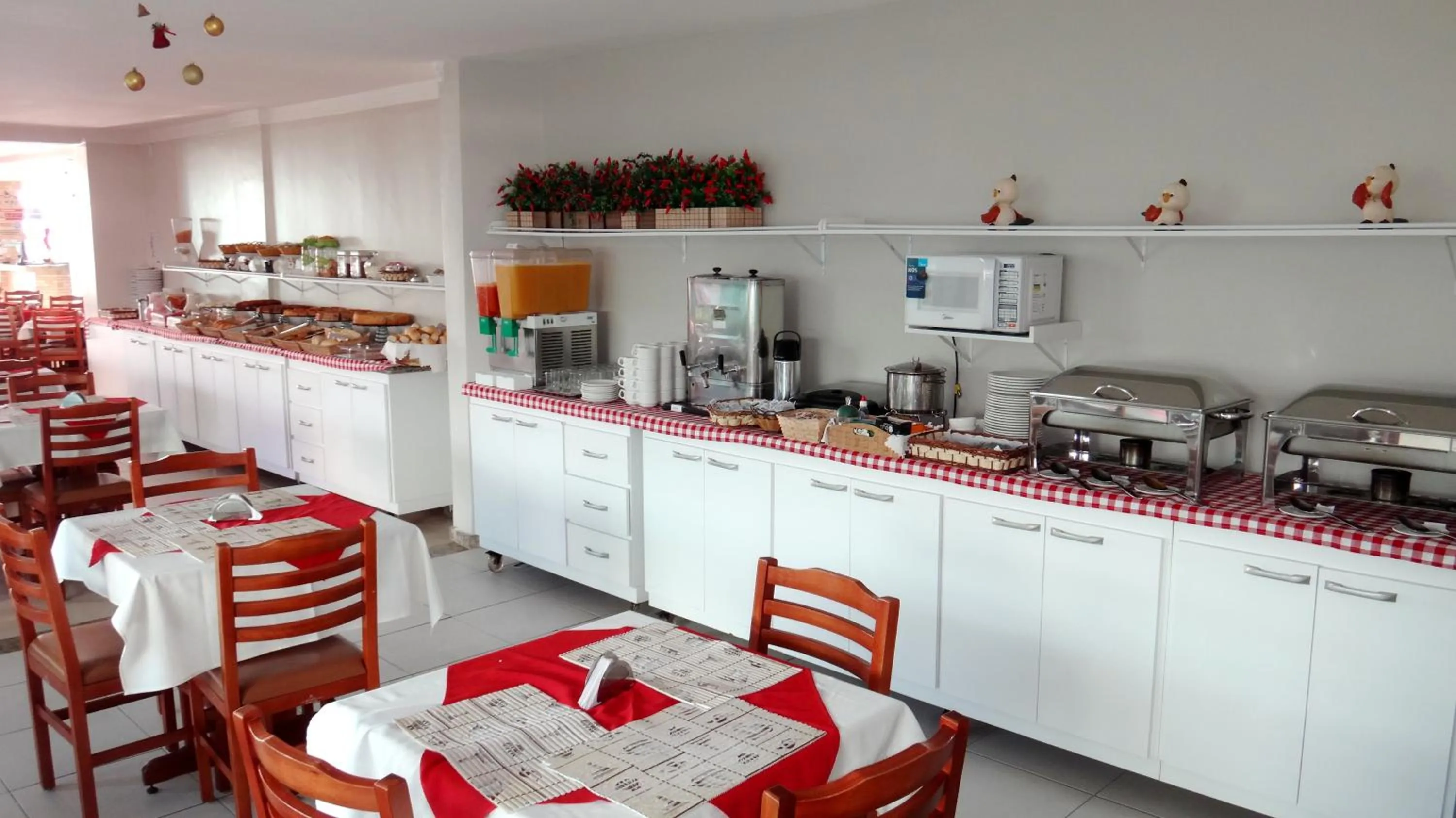 Restaurant/places to eat in Simas Praia Hotel