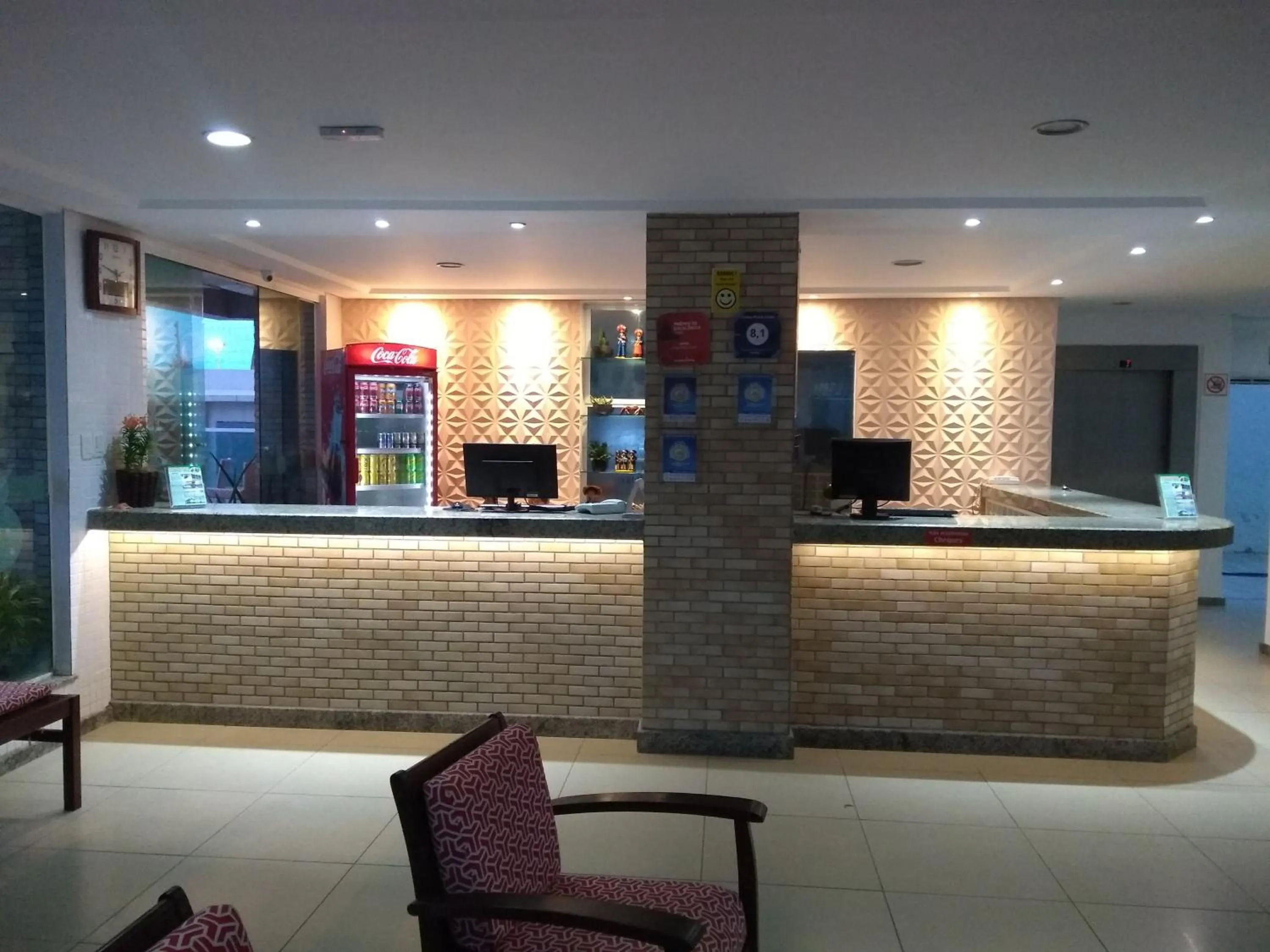 On-site shops in Simas Praia Hotel