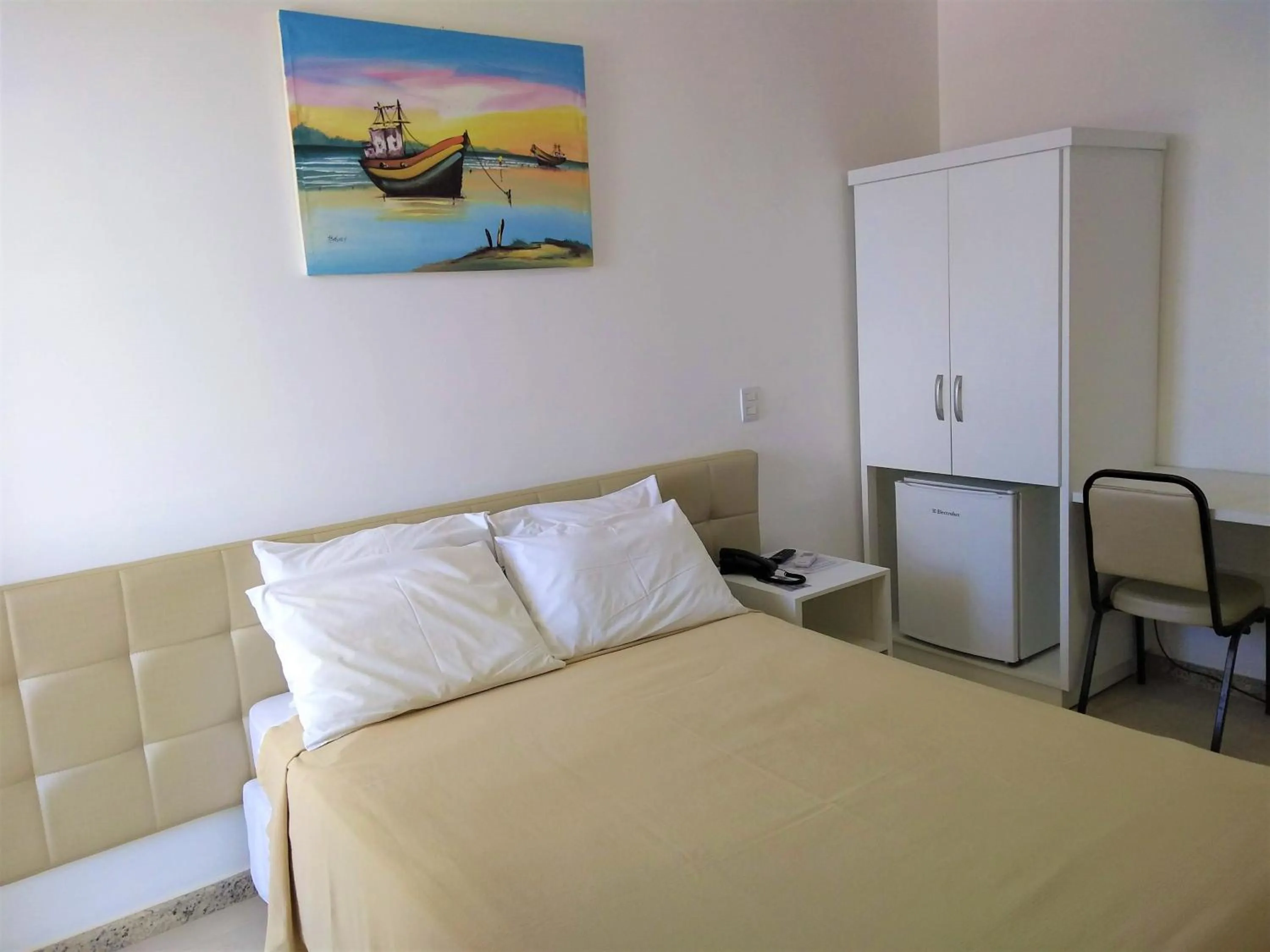 Photo of the whole room, Bed in Simas Praia Hotel