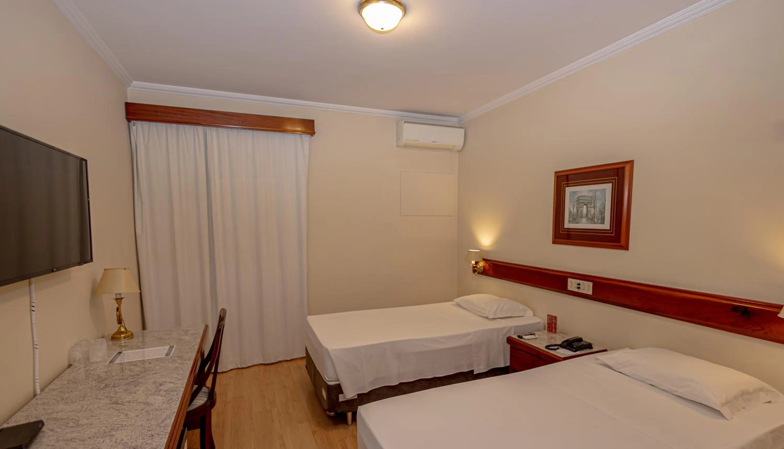 Bed in Lizon Curitiba Hotel