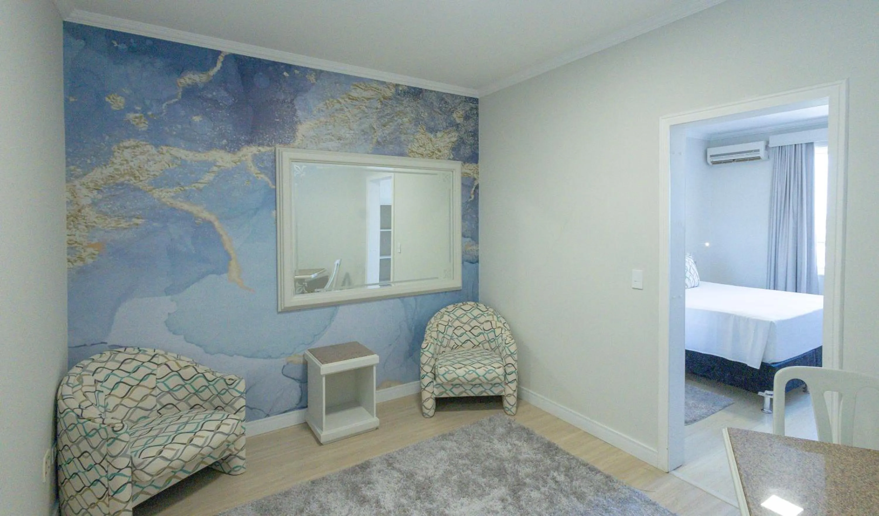 Photo of the whole room, Bed in Lizon Curitiba Hotel