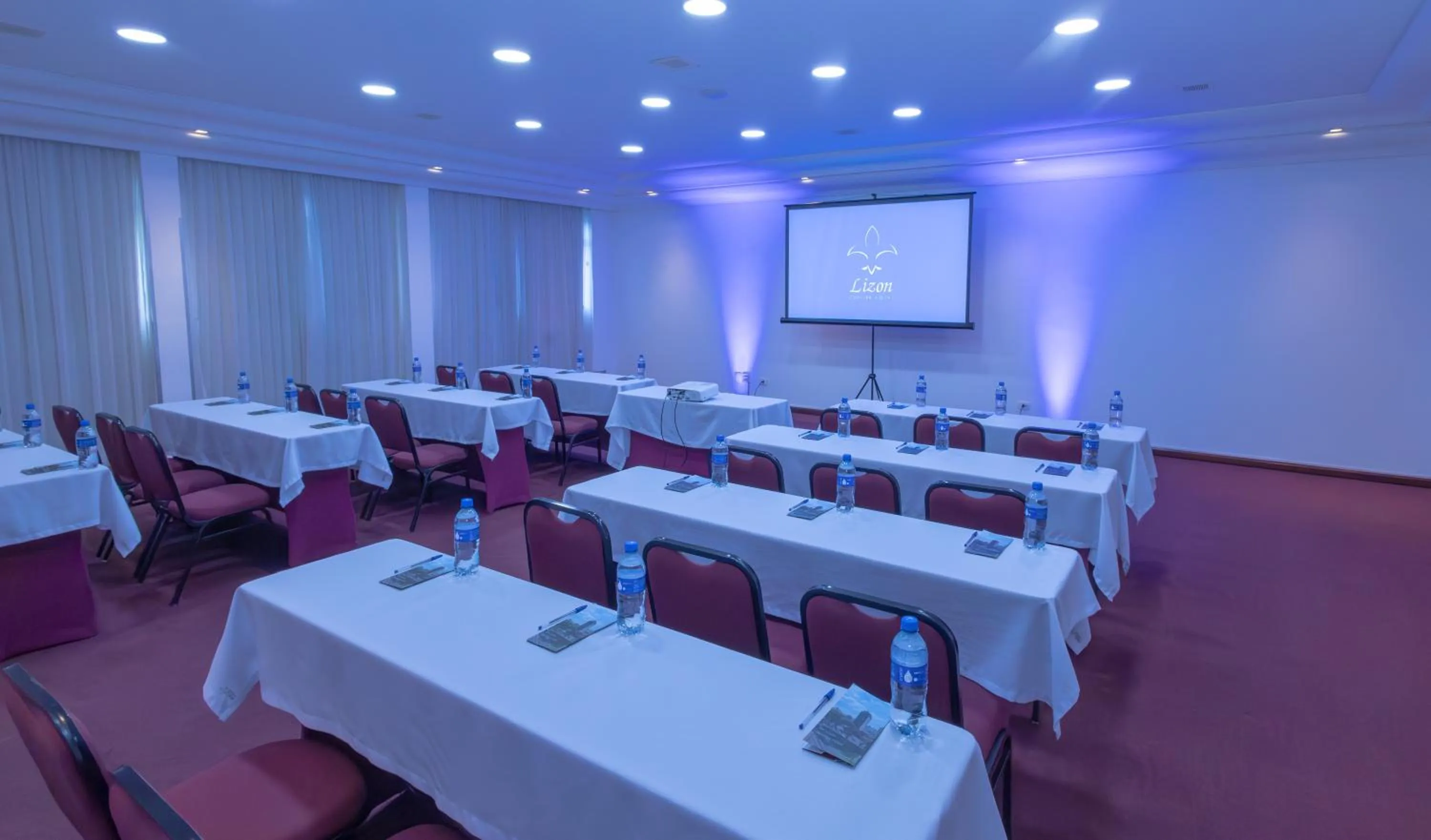 Meeting/conference room in Lizon Curitiba Hotel