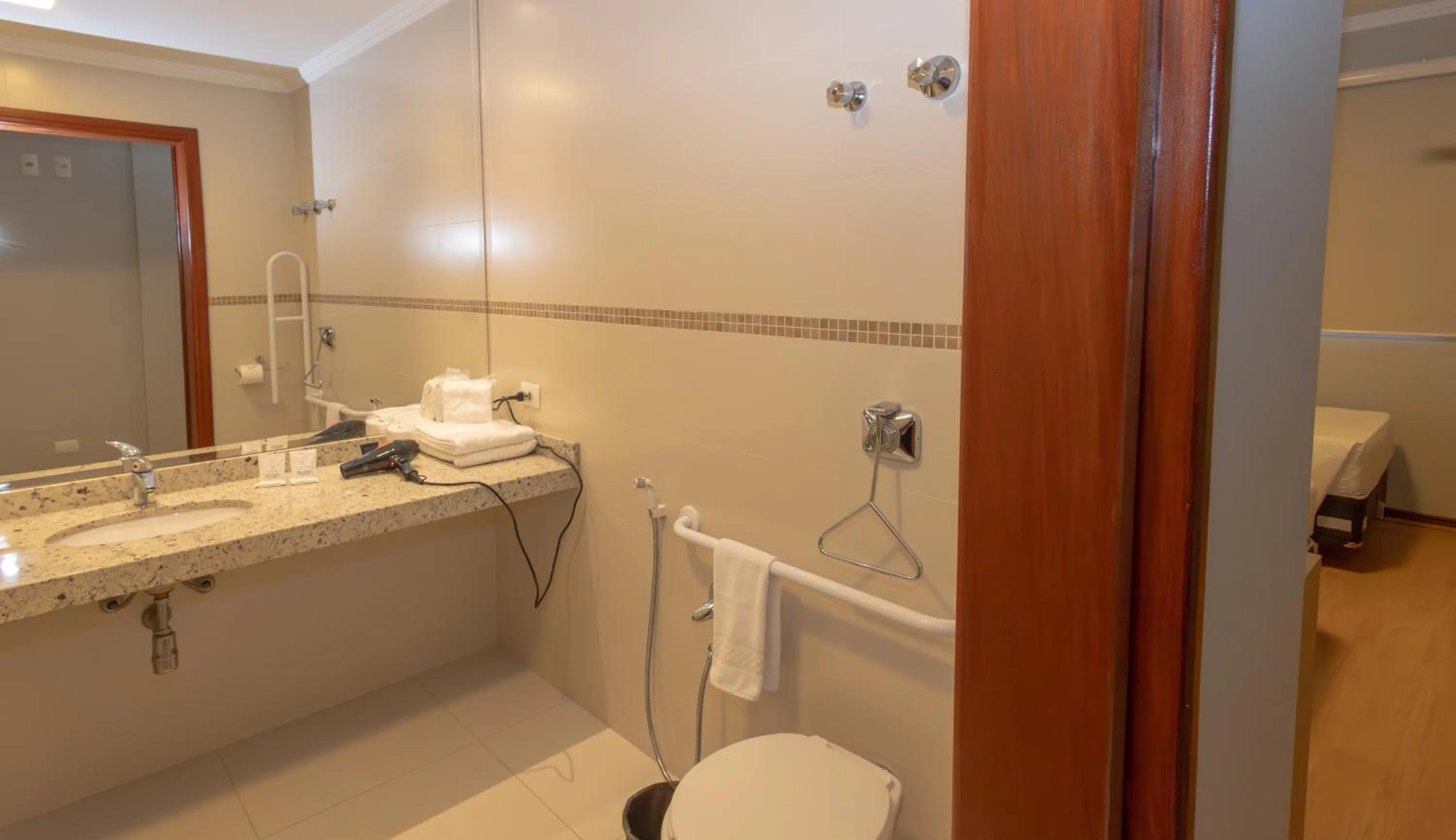 Bathroom in Lizon Curitiba Hotel