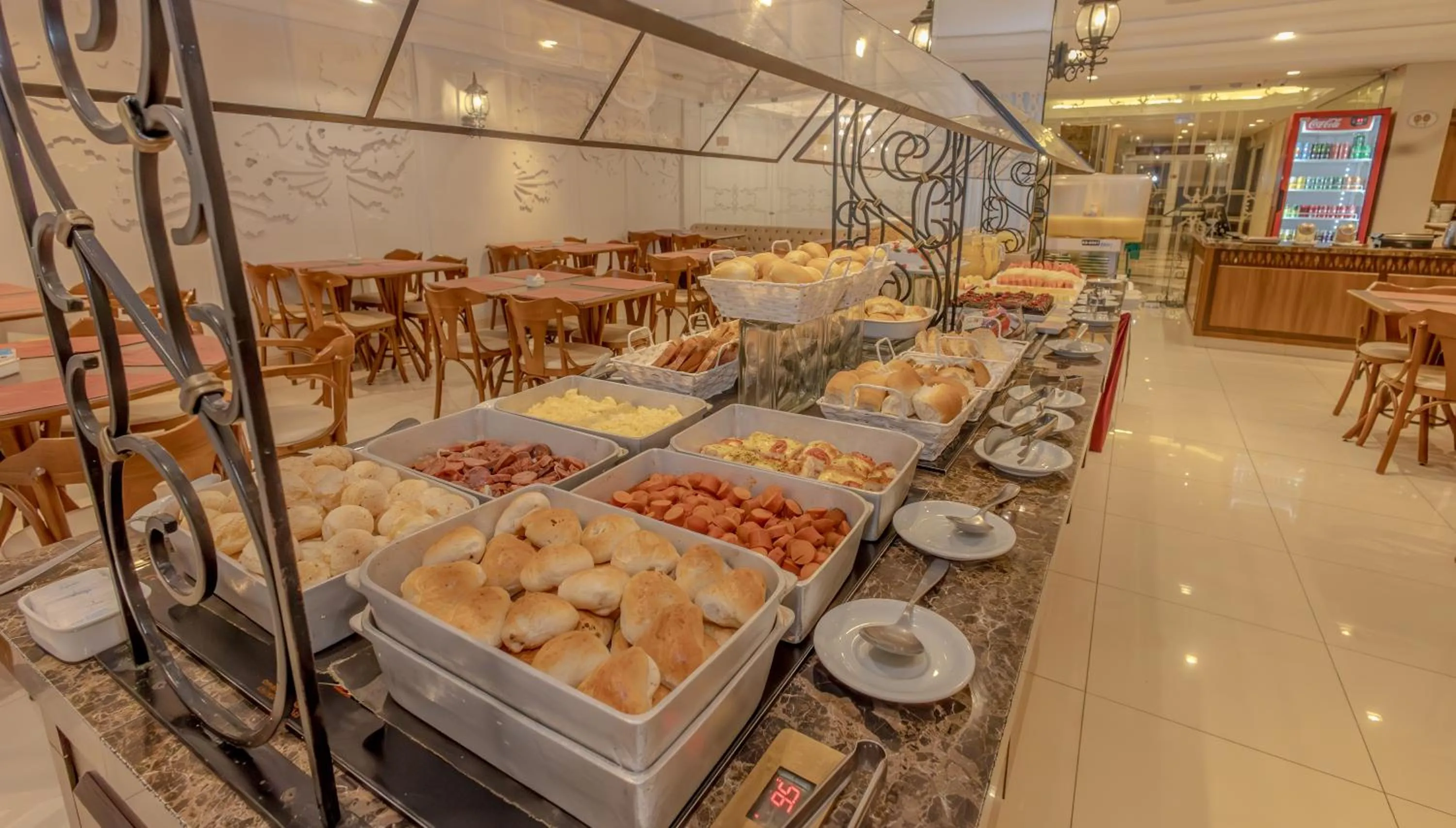 Breakfast in Lizon Curitiba Hotel