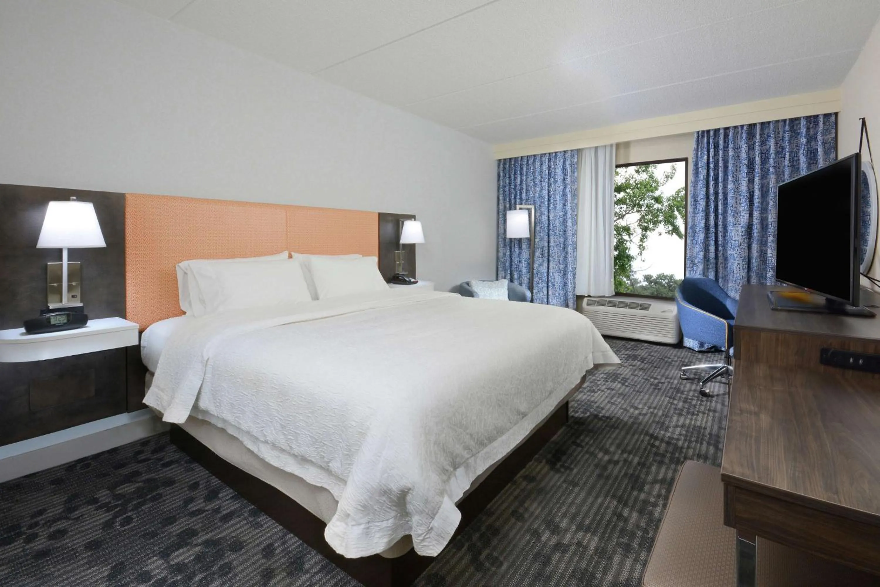 Bed in Hampton Inn & Suites Greenville/Spartanburg I-85