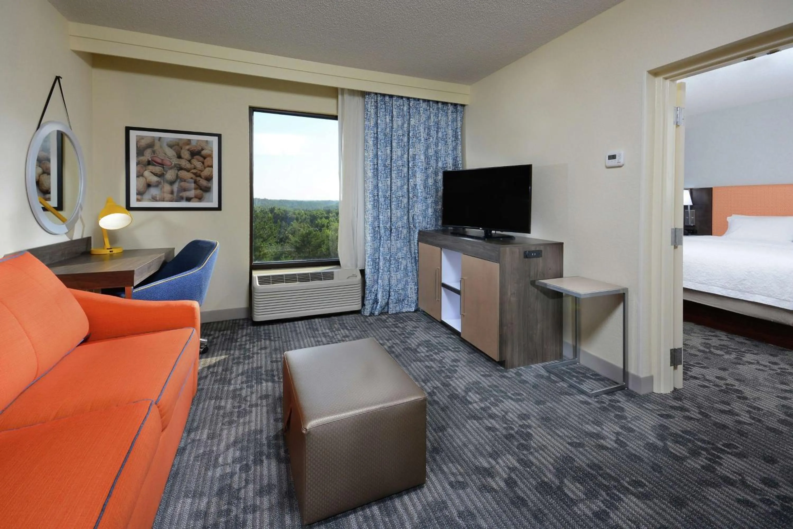 Bedroom, Bed in Hampton Inn & Suites Greenville/Spartanburg I-85