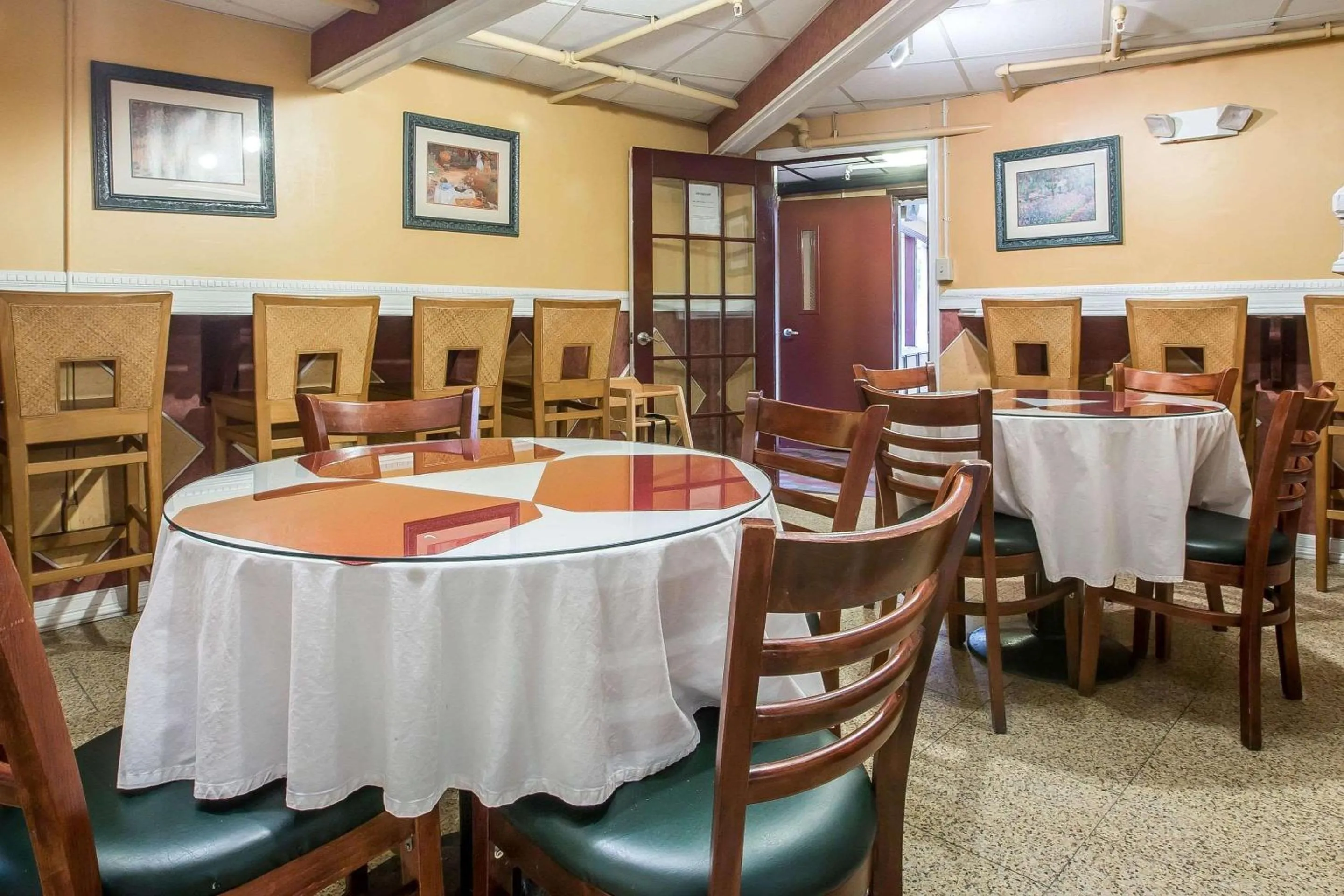 Restaurant/Places to Eat in Econo Lodge Montpelier I-89