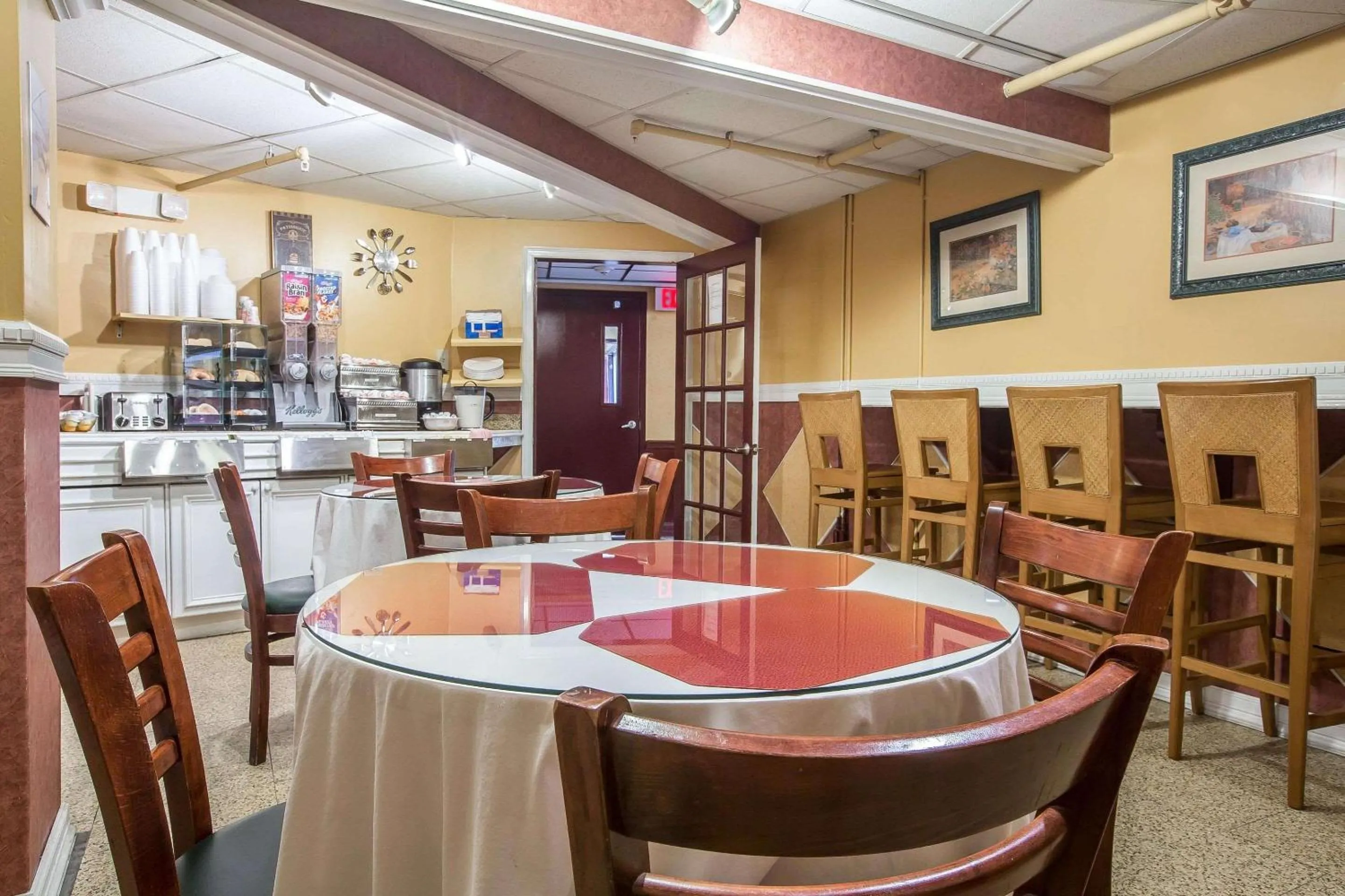 Restaurant/Places to Eat in Econo Lodge Montpelier I-89