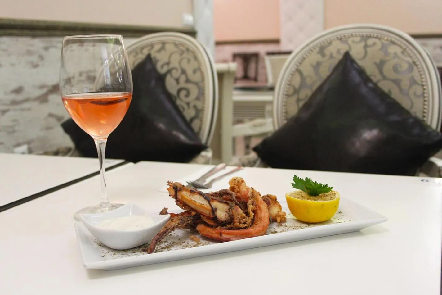 Restaurant/places to eat in Hotel Zeus