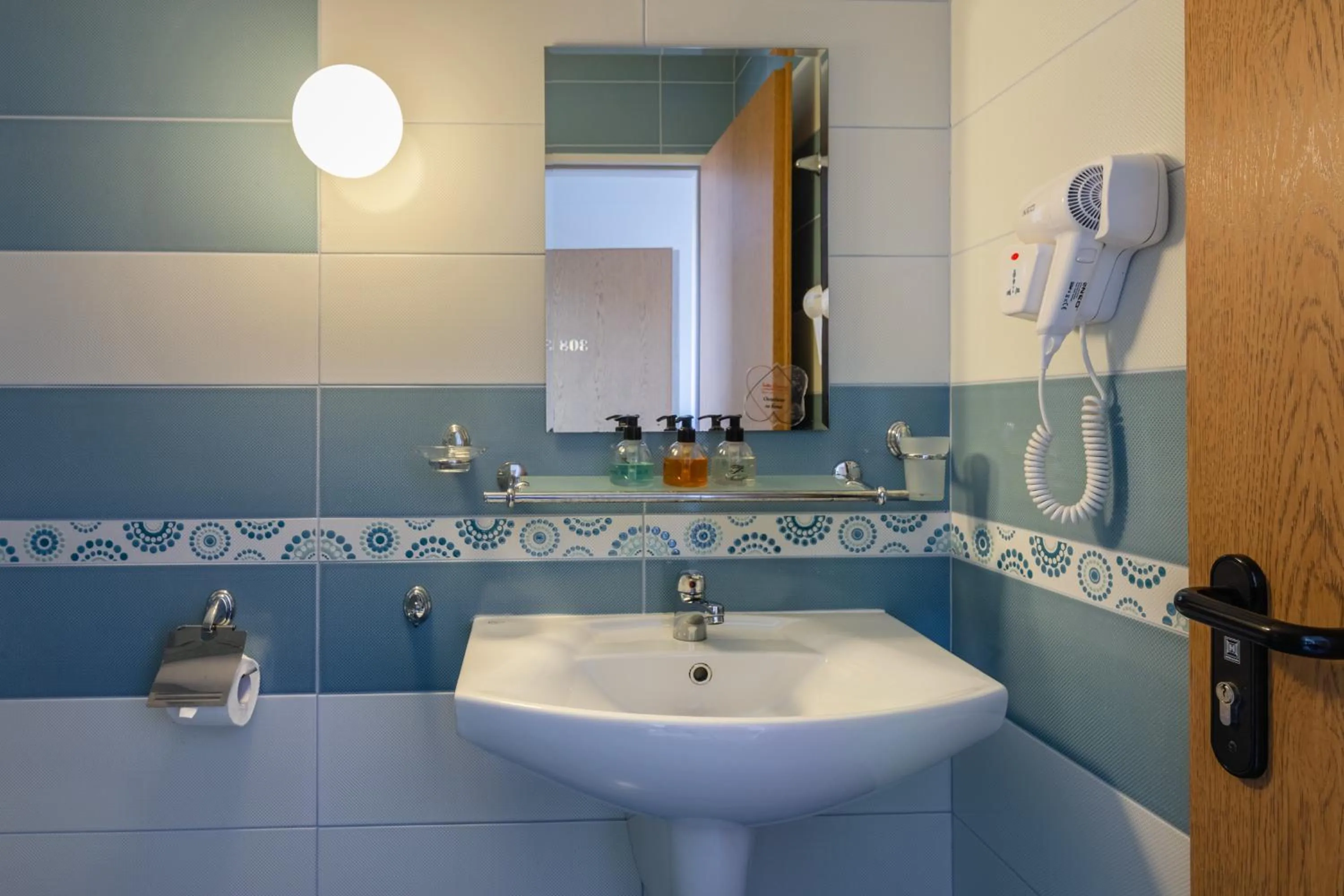 Toilet in Hotel Zeus