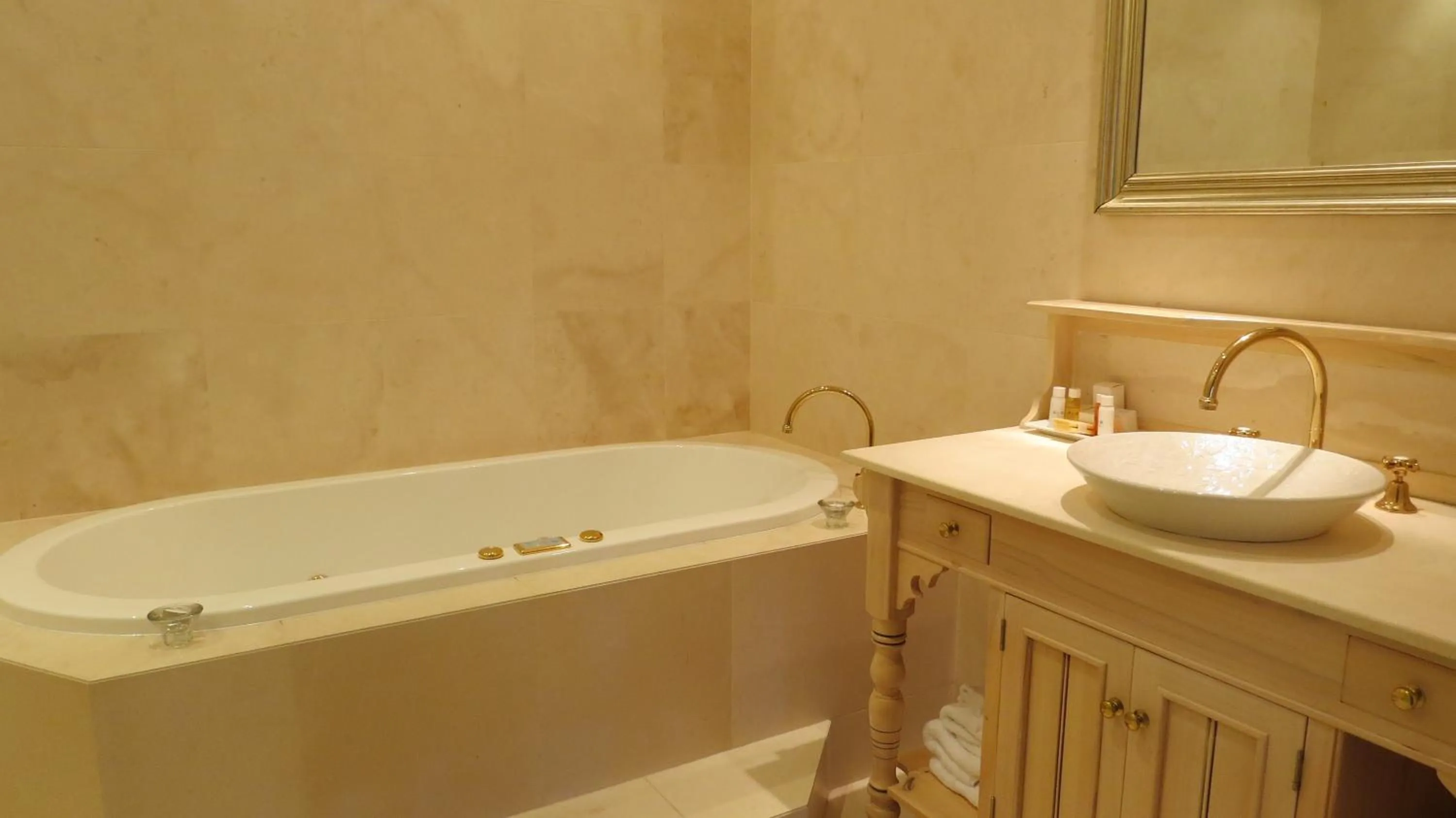 Bathroom in Victoria's At Ewingsdale