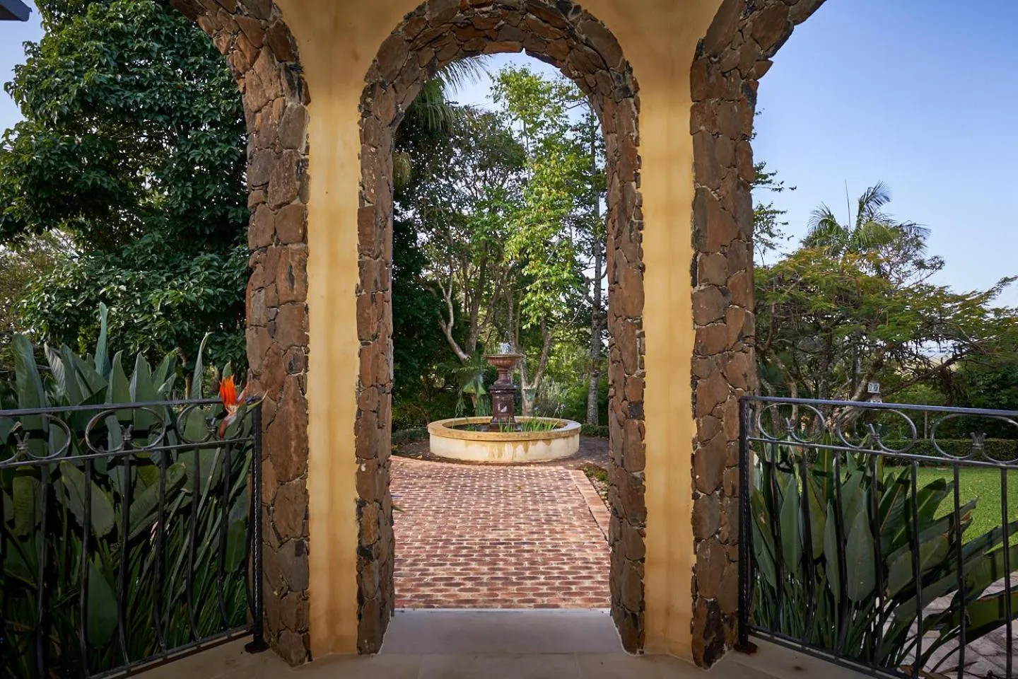 Victoria's At Ewingsdale