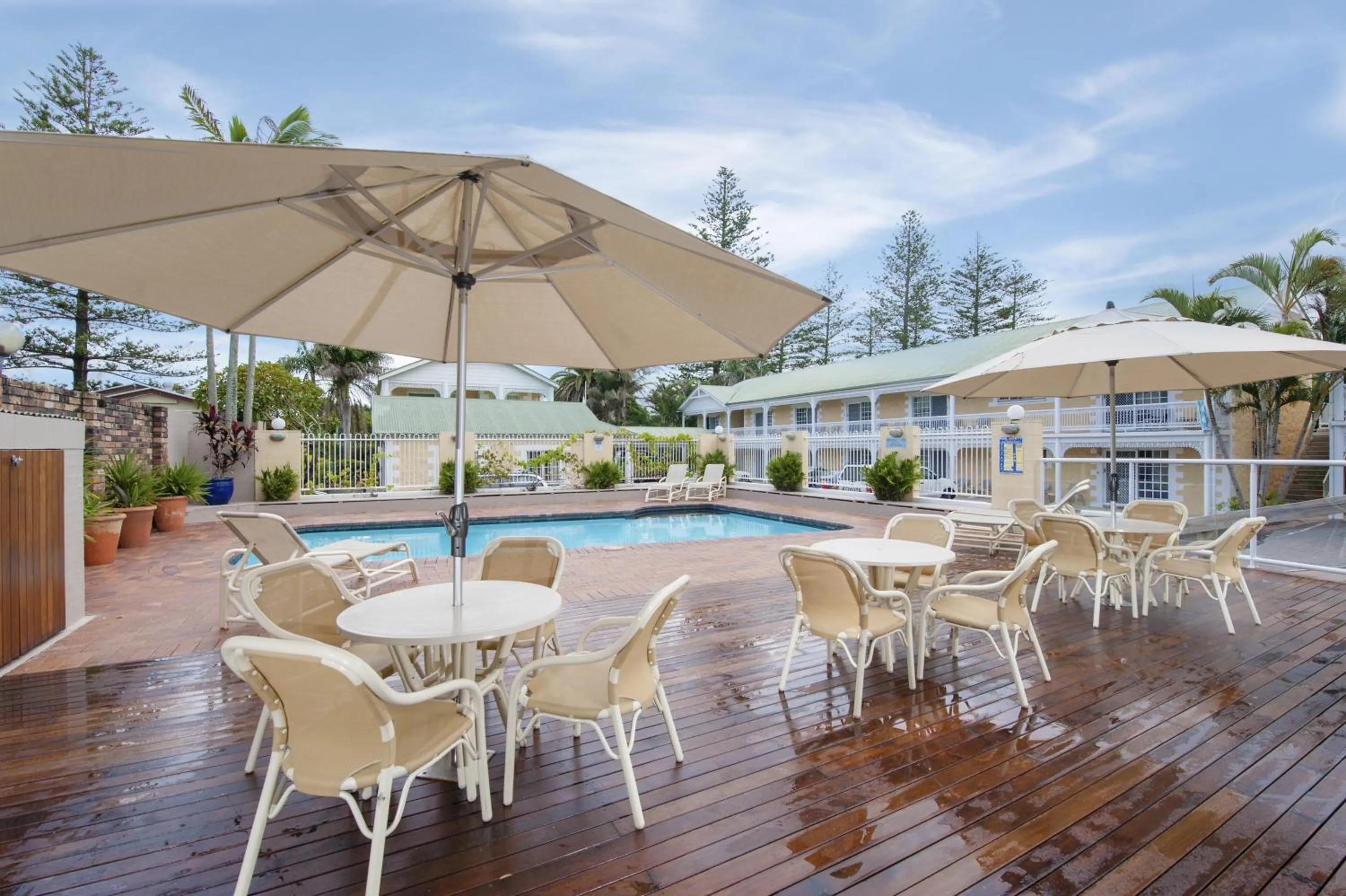Swimming pool in Wollongbar Motel