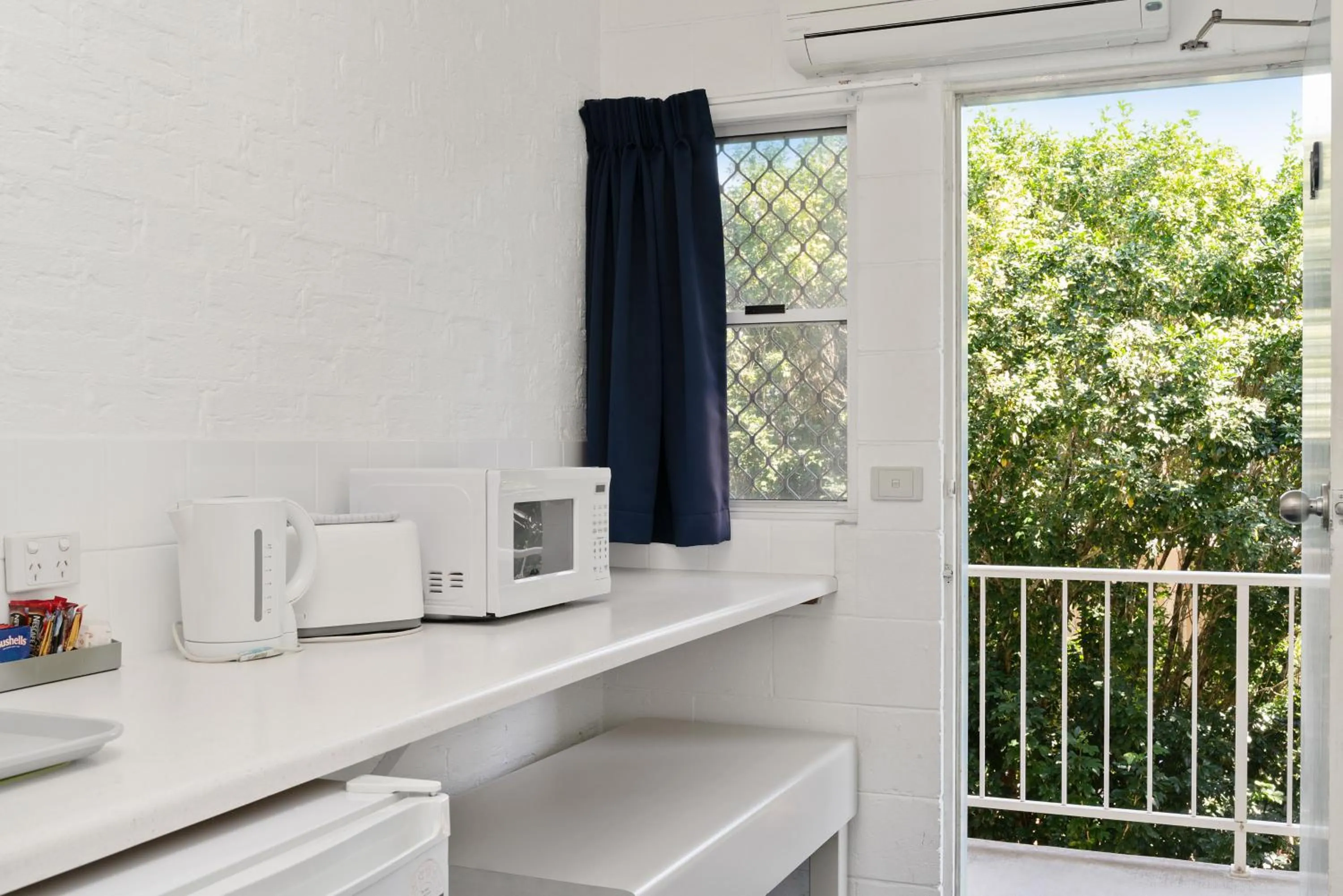 Coffee/tea facilities in Wollongbar Motel