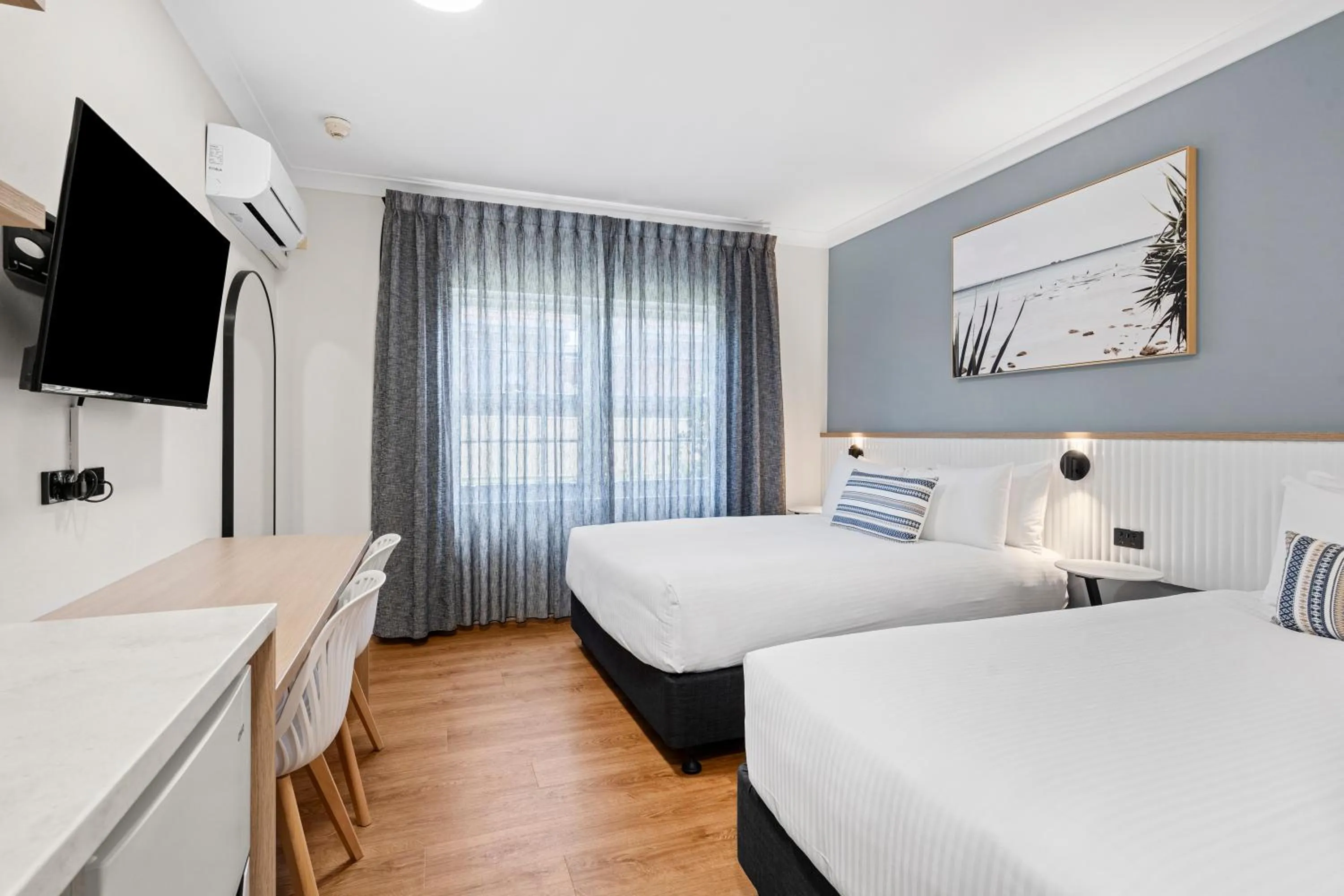 air conditioner, Bed in Comfort Inn All Seasons