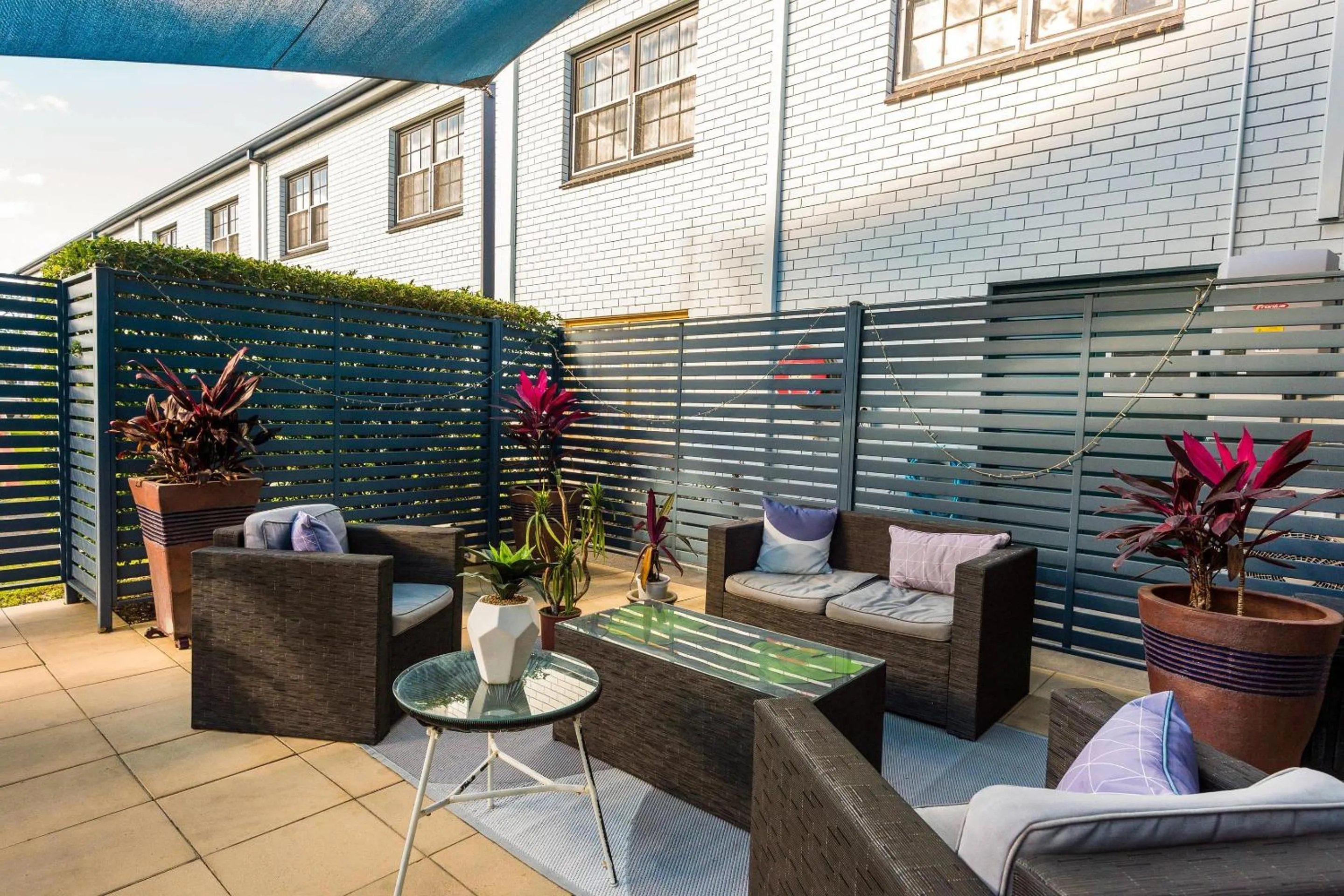 Swimming pool in Comfort Inn All Seasons