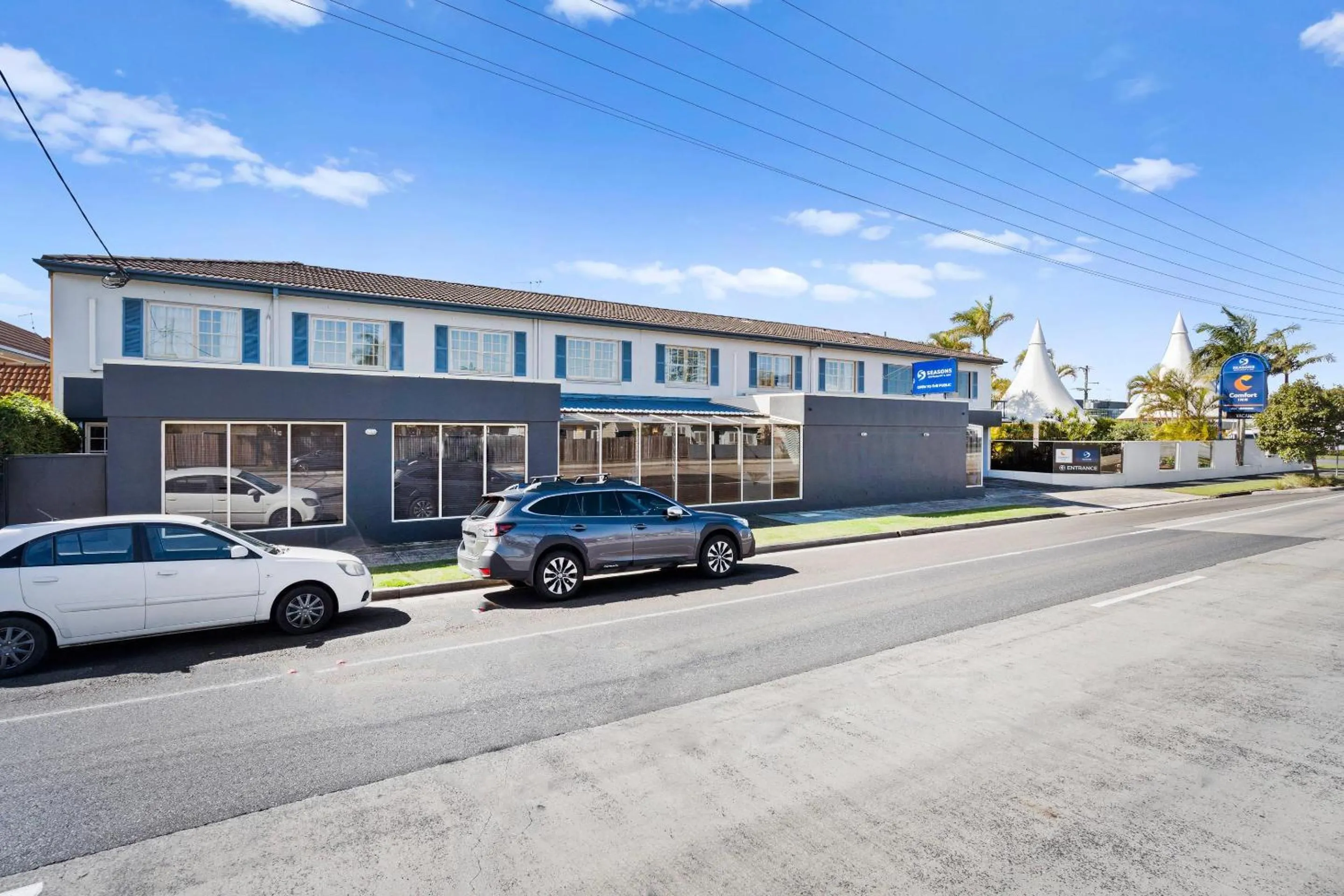 Property building in Comfort Inn All Seasons