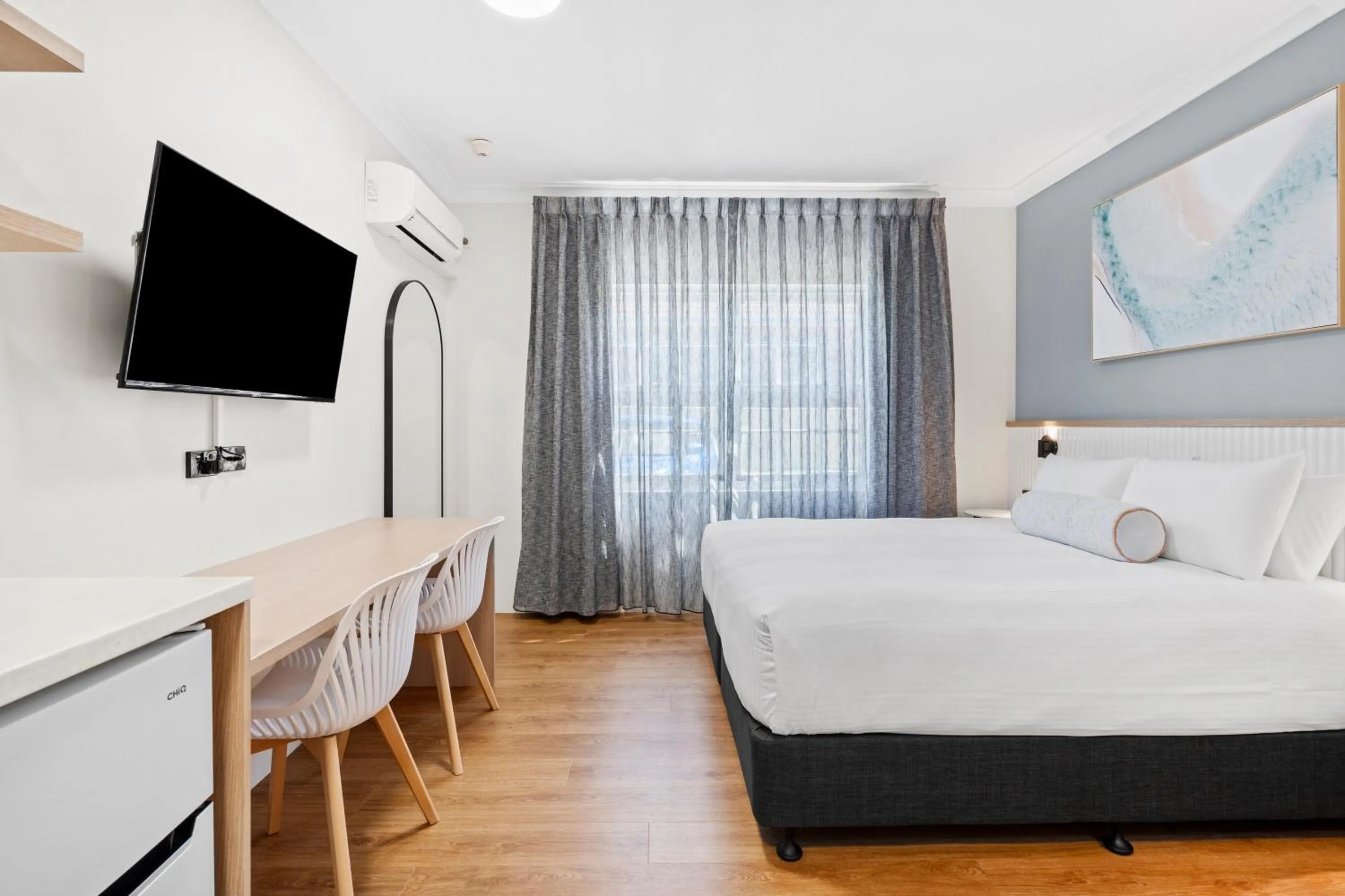 Photo of the whole room, Bed in Comfort Inn All Seasons