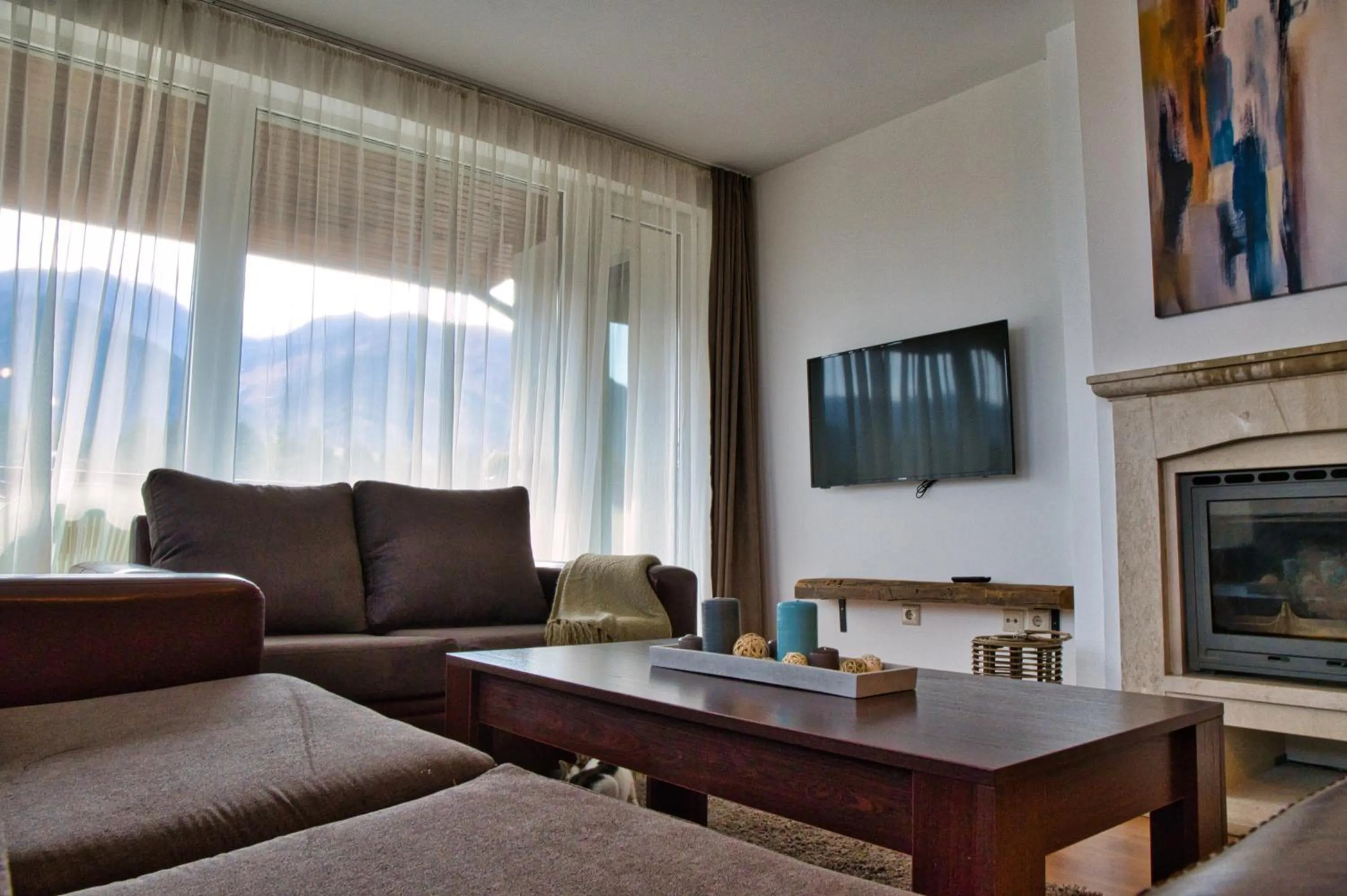 Communal lounge/ TV room in Local Stay Hotel, BW Signature Collection