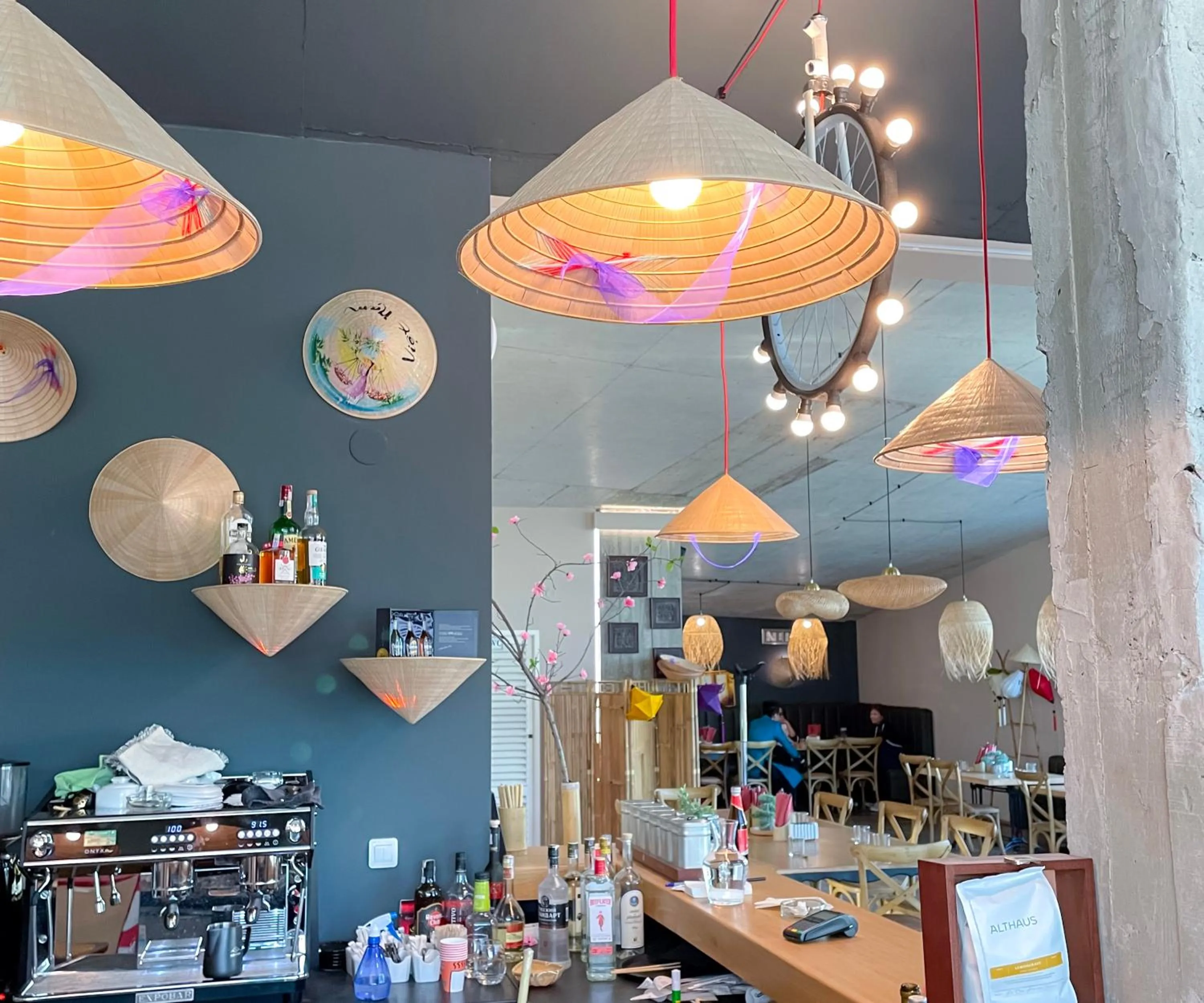 Restaurant/places to eat in Local Stay Hotel, BW Signature Collection