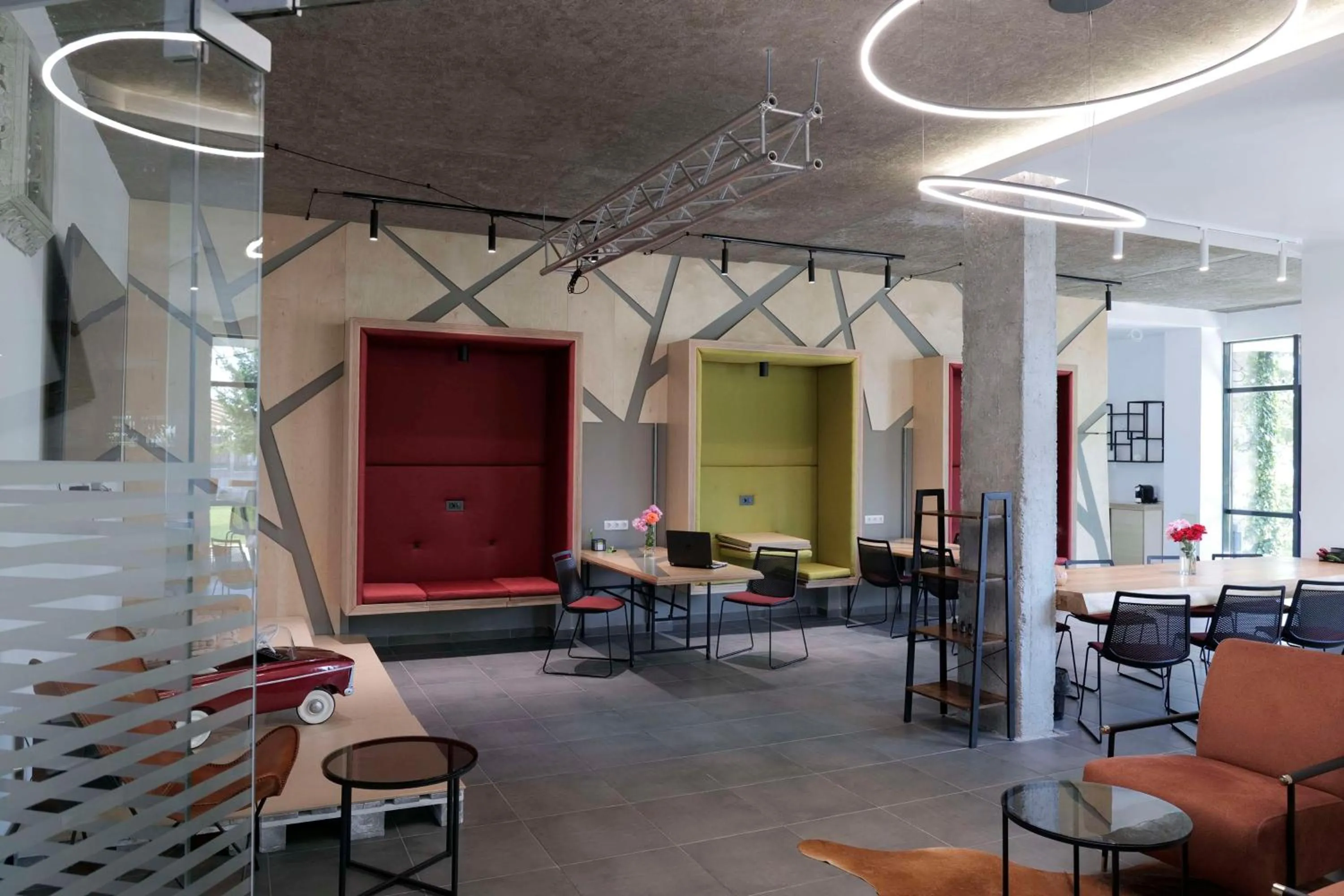 Meeting/conference room in Local Stay Hotel, BW Signature Collection