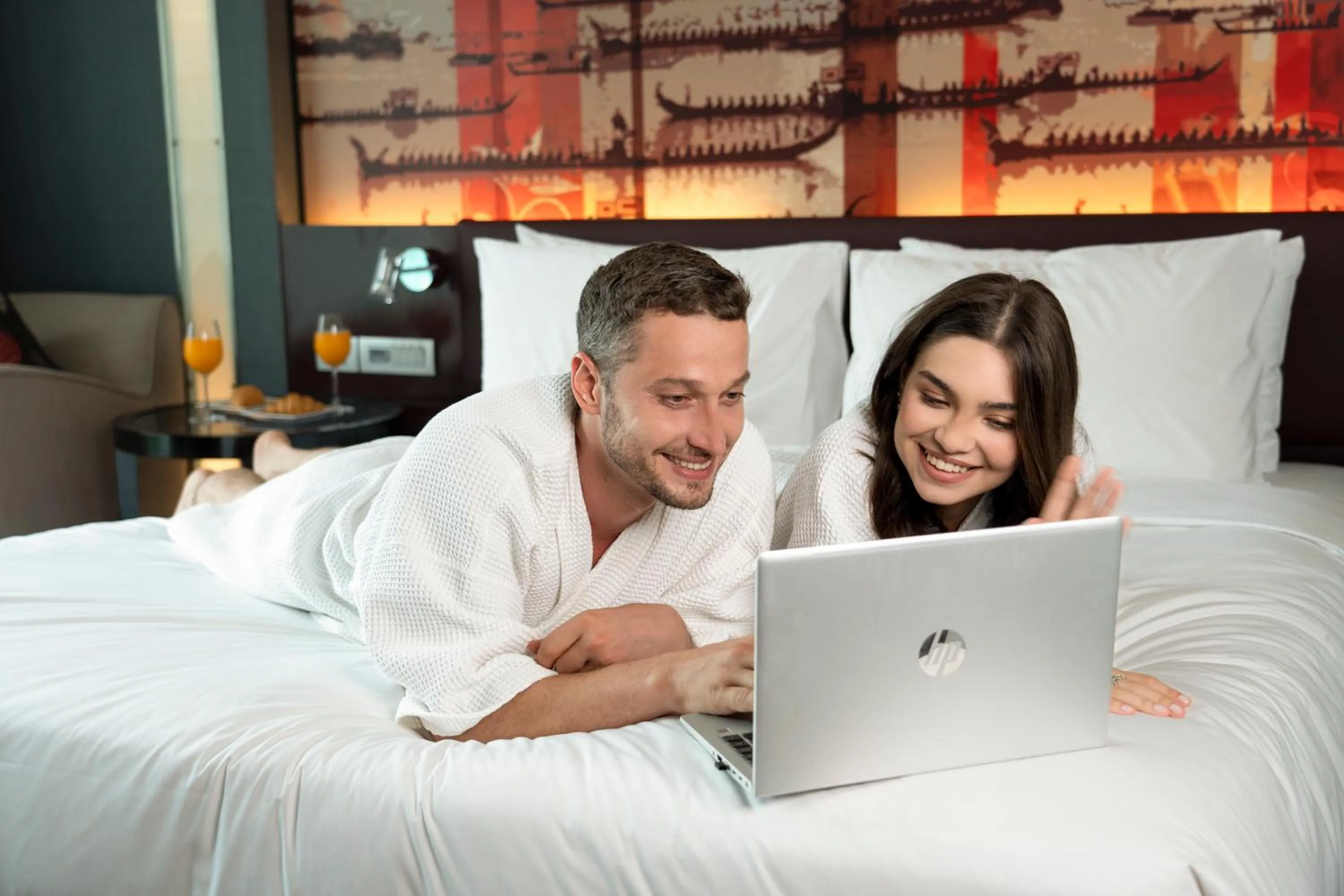 Bedroom, Bed in Park Plaza Bangkok Soi 18