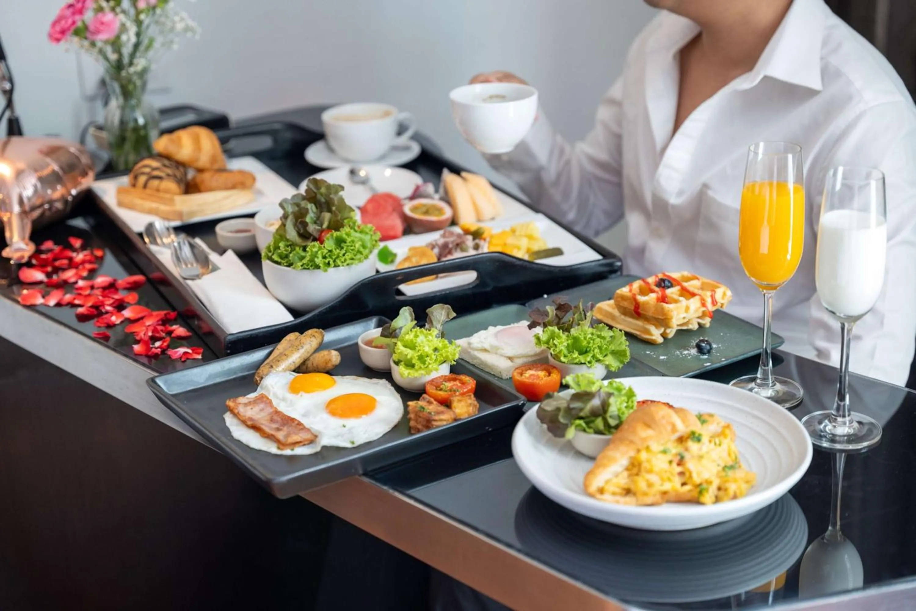 Food and drinks in Park Plaza Bangkok Soi 18