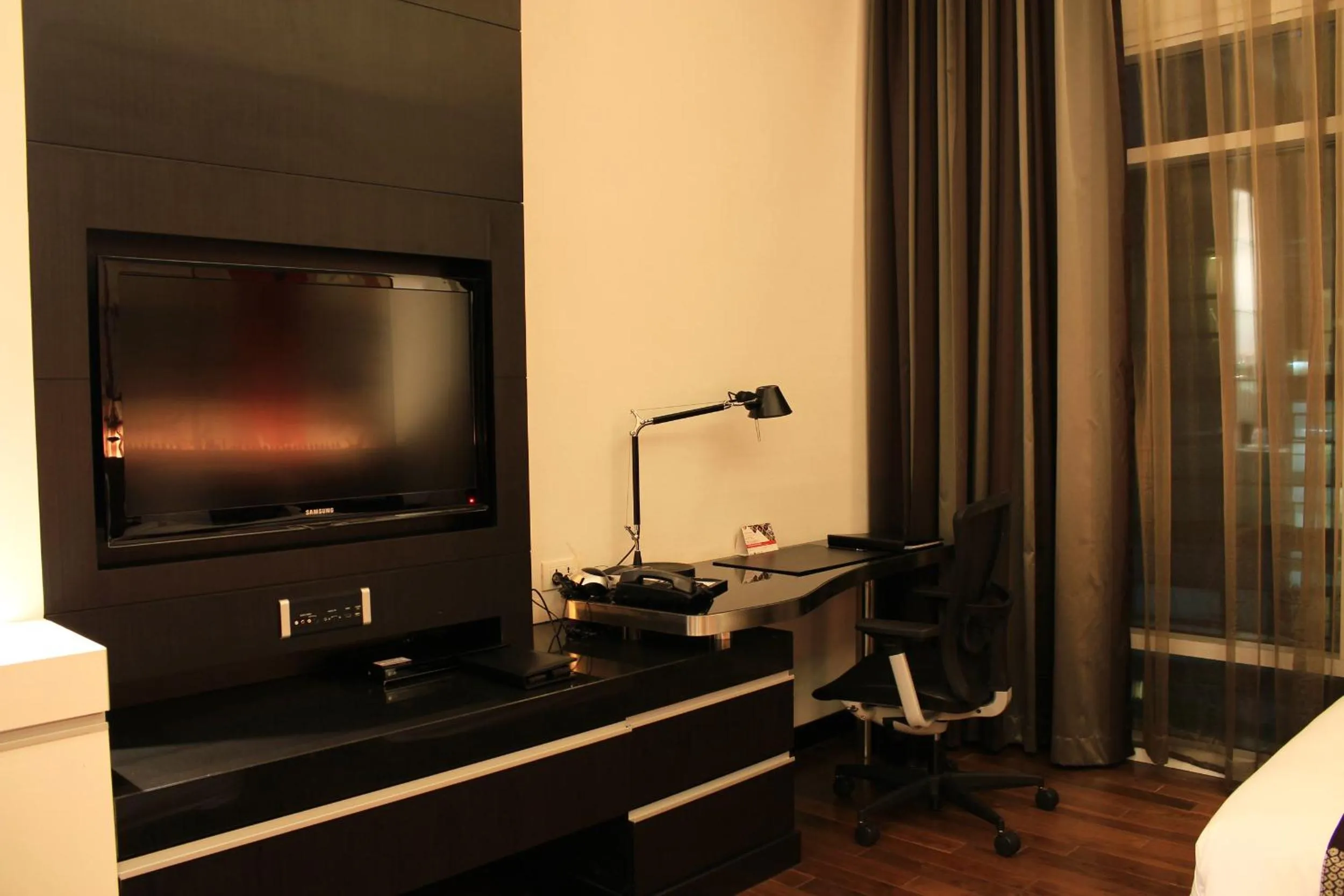 TV and multimedia in Park Plaza Bangkok Soi 18