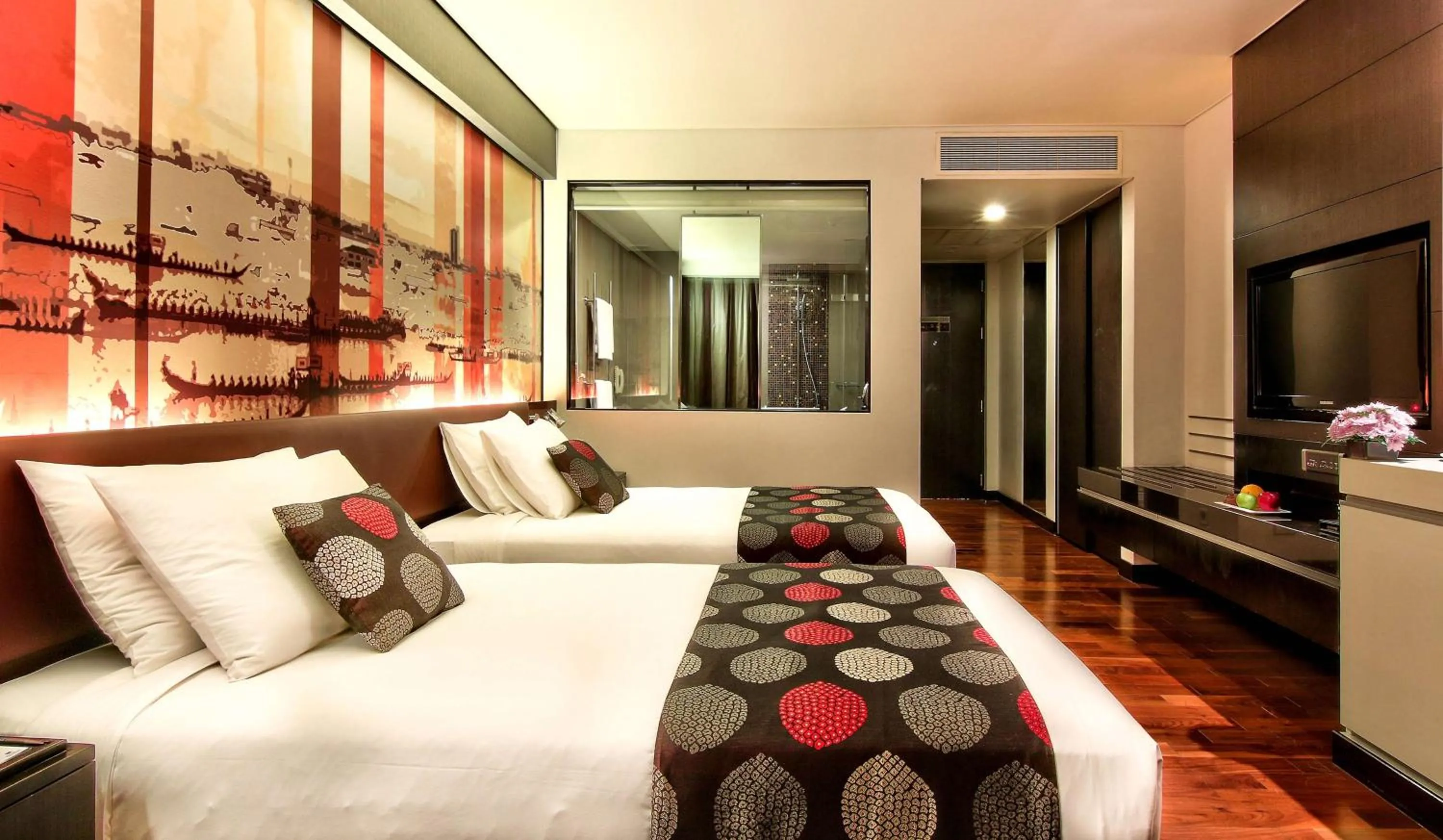 Photo of the whole room, Bed in Park Plaza Bangkok Soi 18