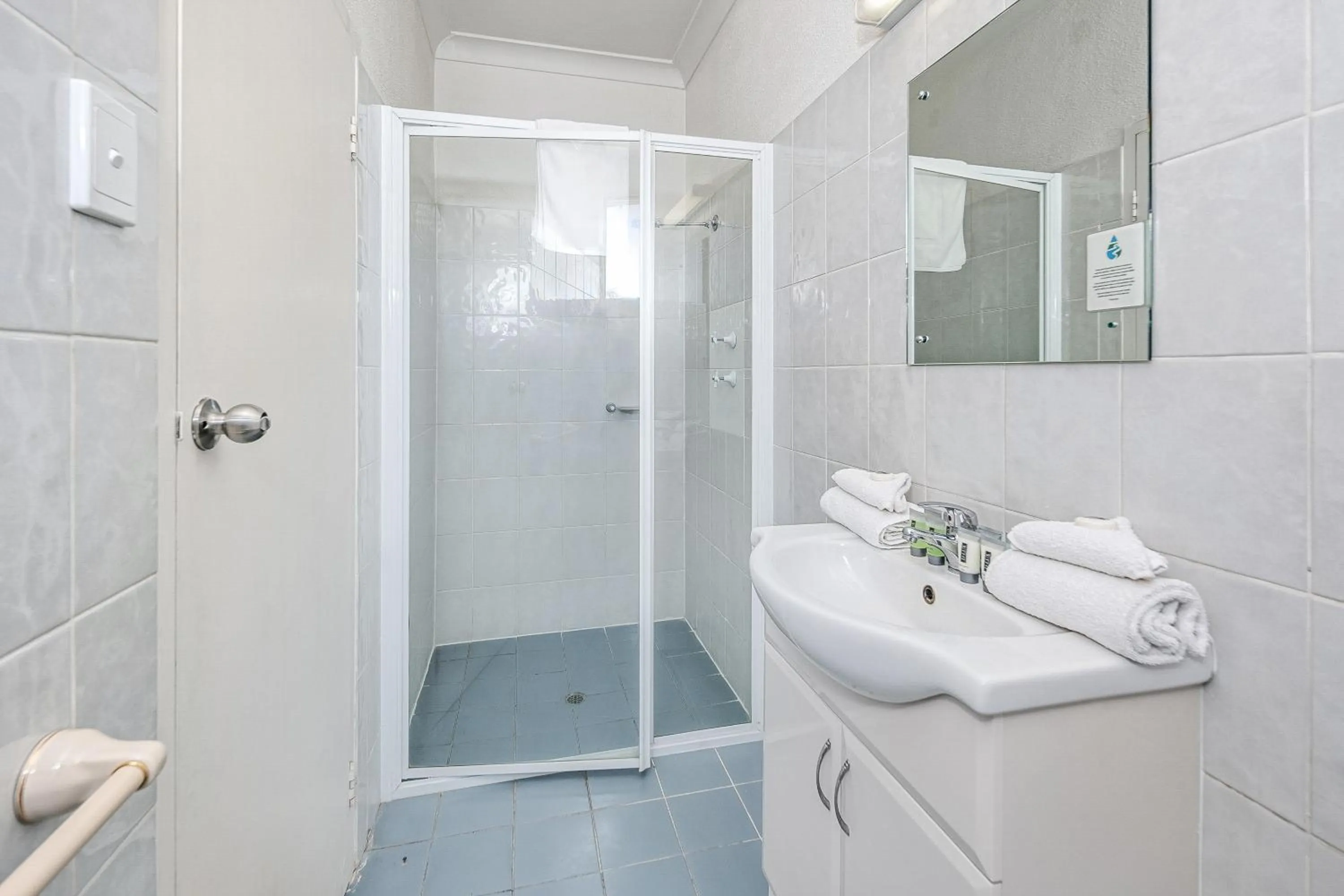 Bathroom in Diplomat Hotel Alice Springs