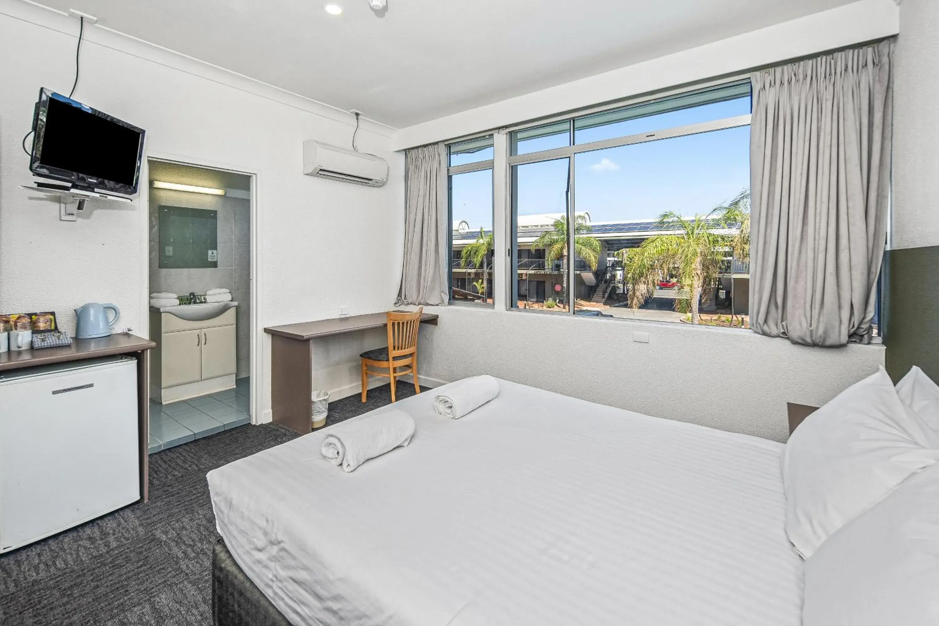Budget Double Room in Diplomat Hotel Alice Springs Budget Double Room in Diplomat Hotel Alice Springs