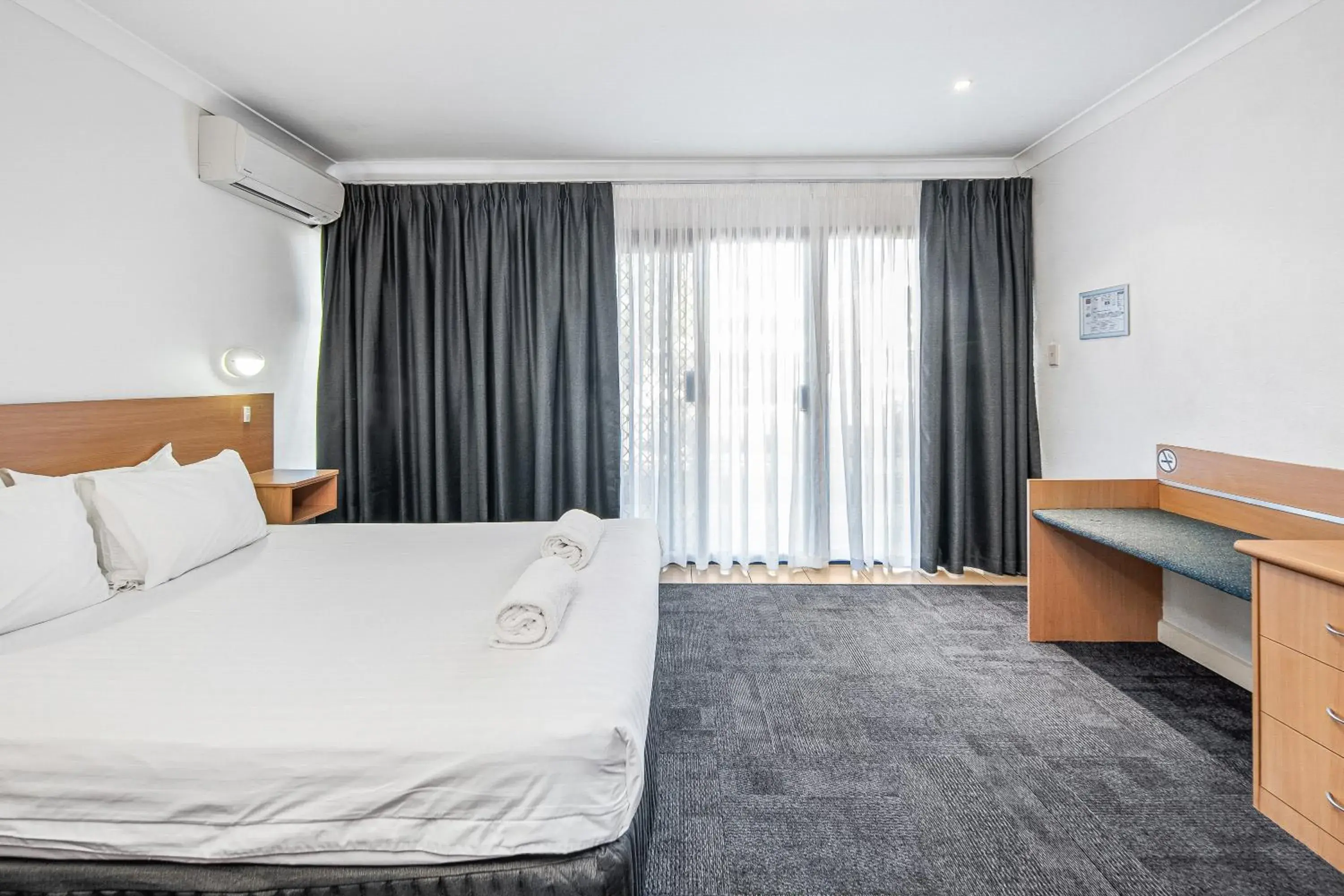 Standard Queen Room in Diplomat Hotel Alice Springs Standard Queen Room in Diplomat Hotel Alice Springs