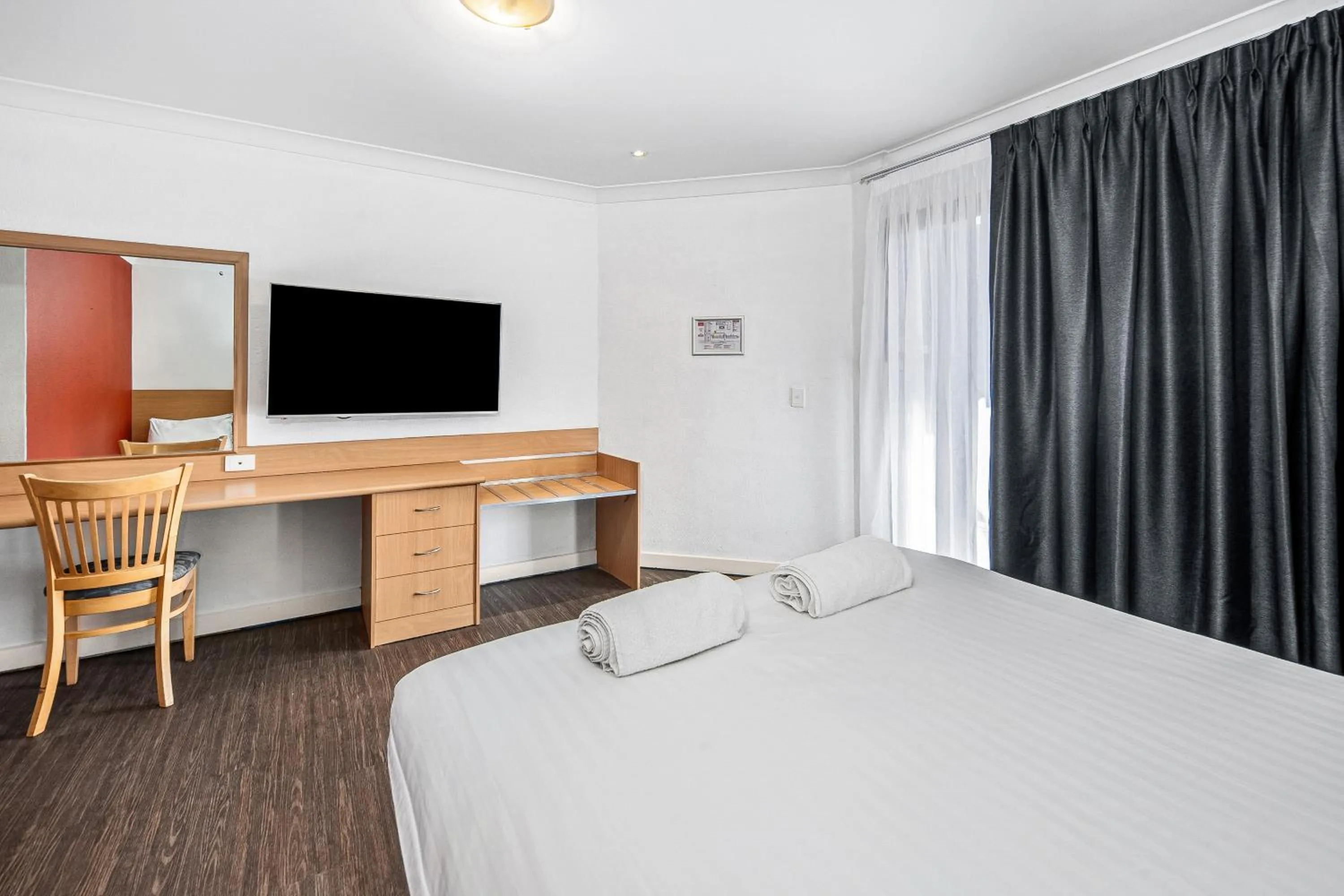 Bed in Diplomat Hotel Alice Springs