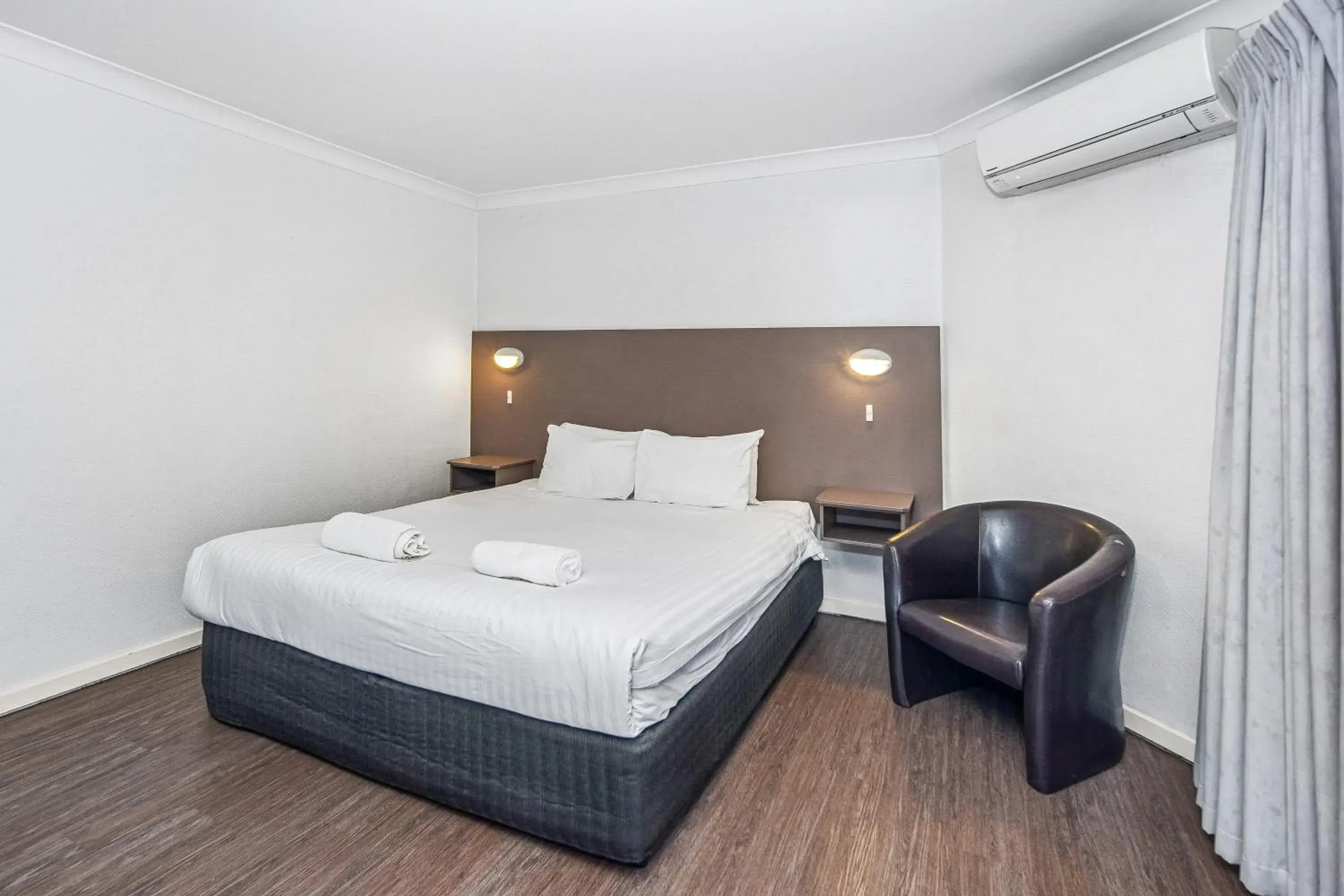 Deluxe King in Diplomat Hotel Alice Springs Deluxe King in Diplomat Hotel Alice Springs