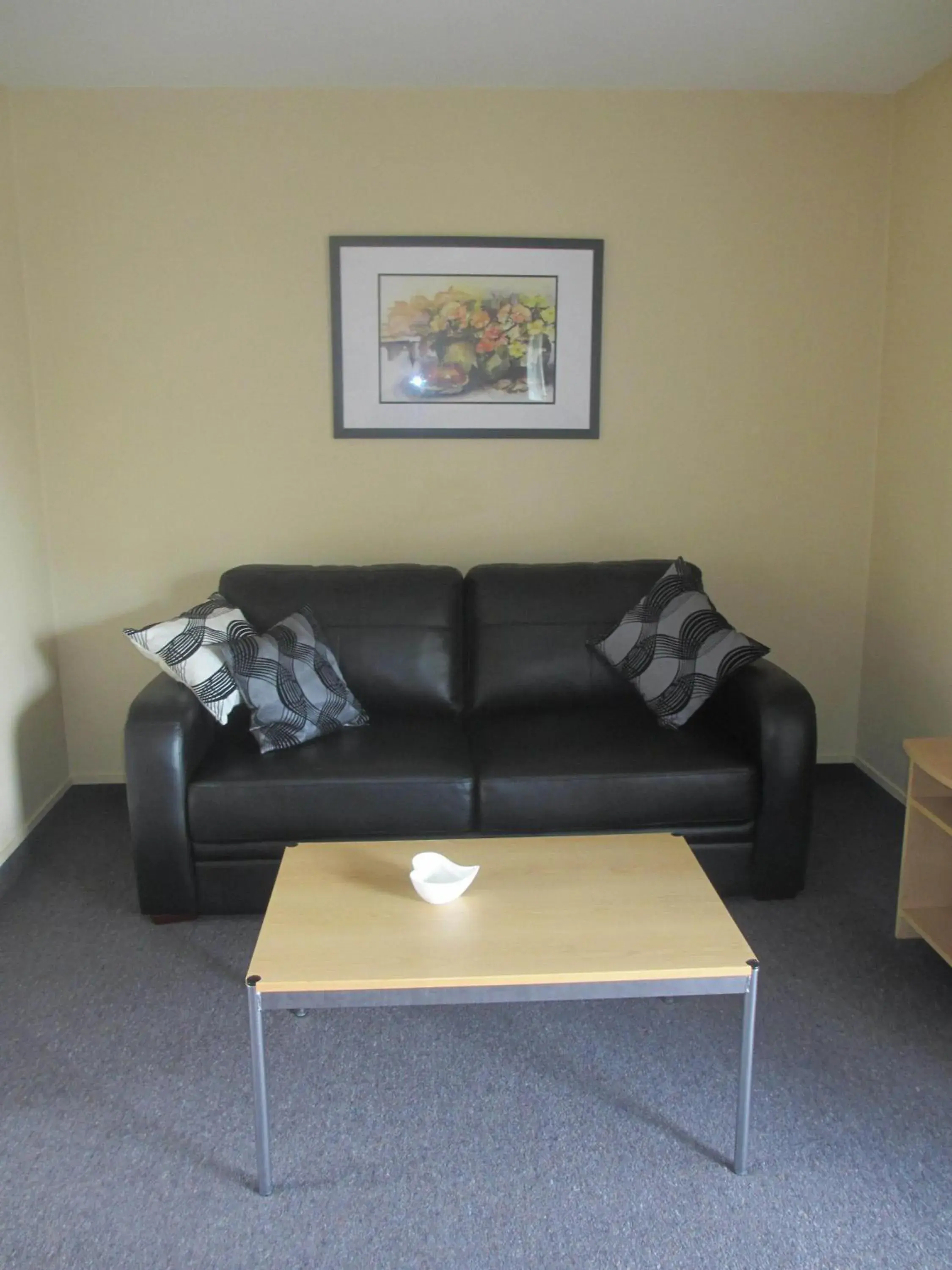 Deluxe Suite in Alhambra Oaks Motor Lodge Deluxe Suite in Alhambra Oaks Motor Lodge