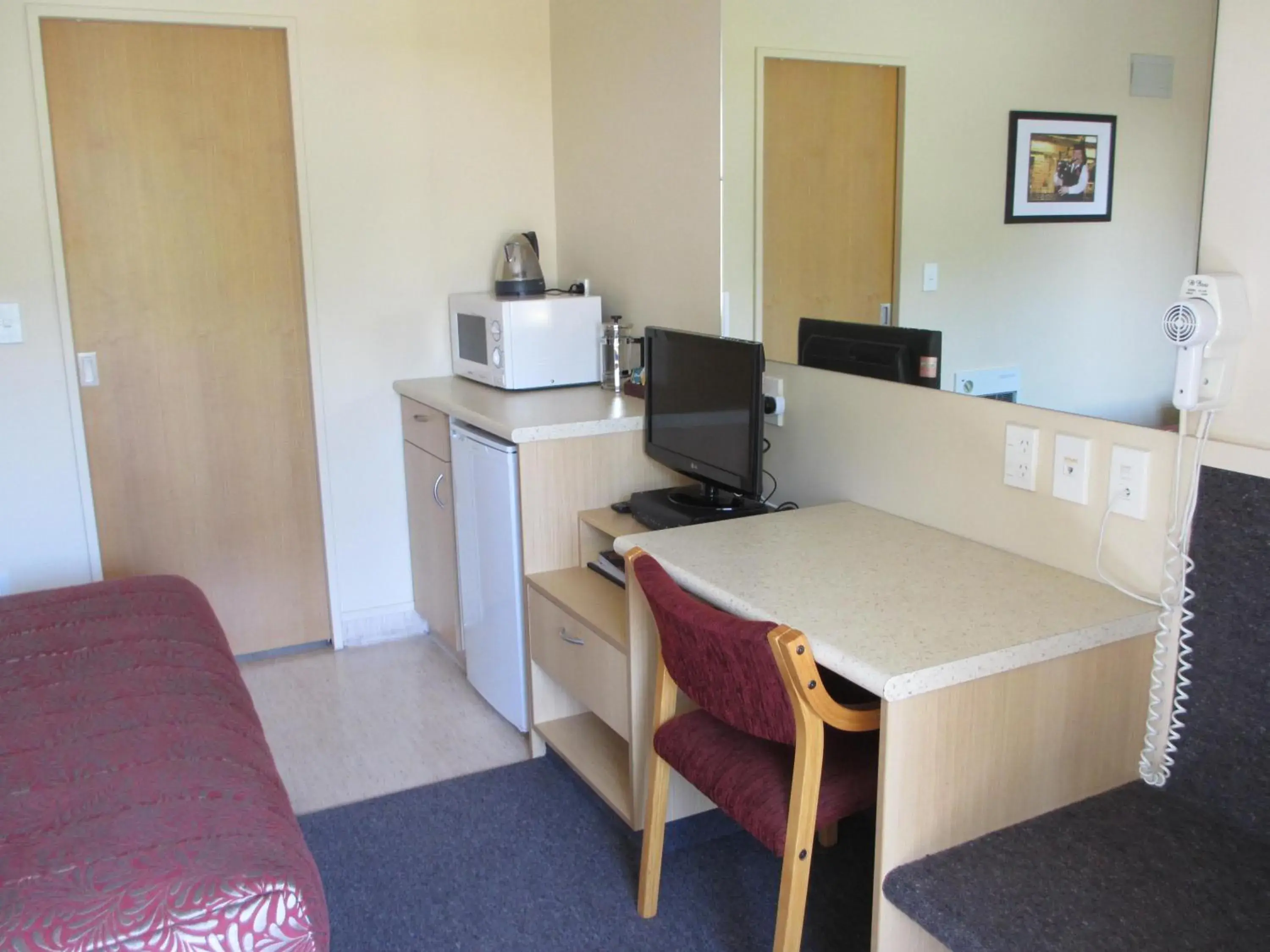 Studio in Alhambra Oaks Motor Lodge Studio in Alhambra Oaks Motor Lodge