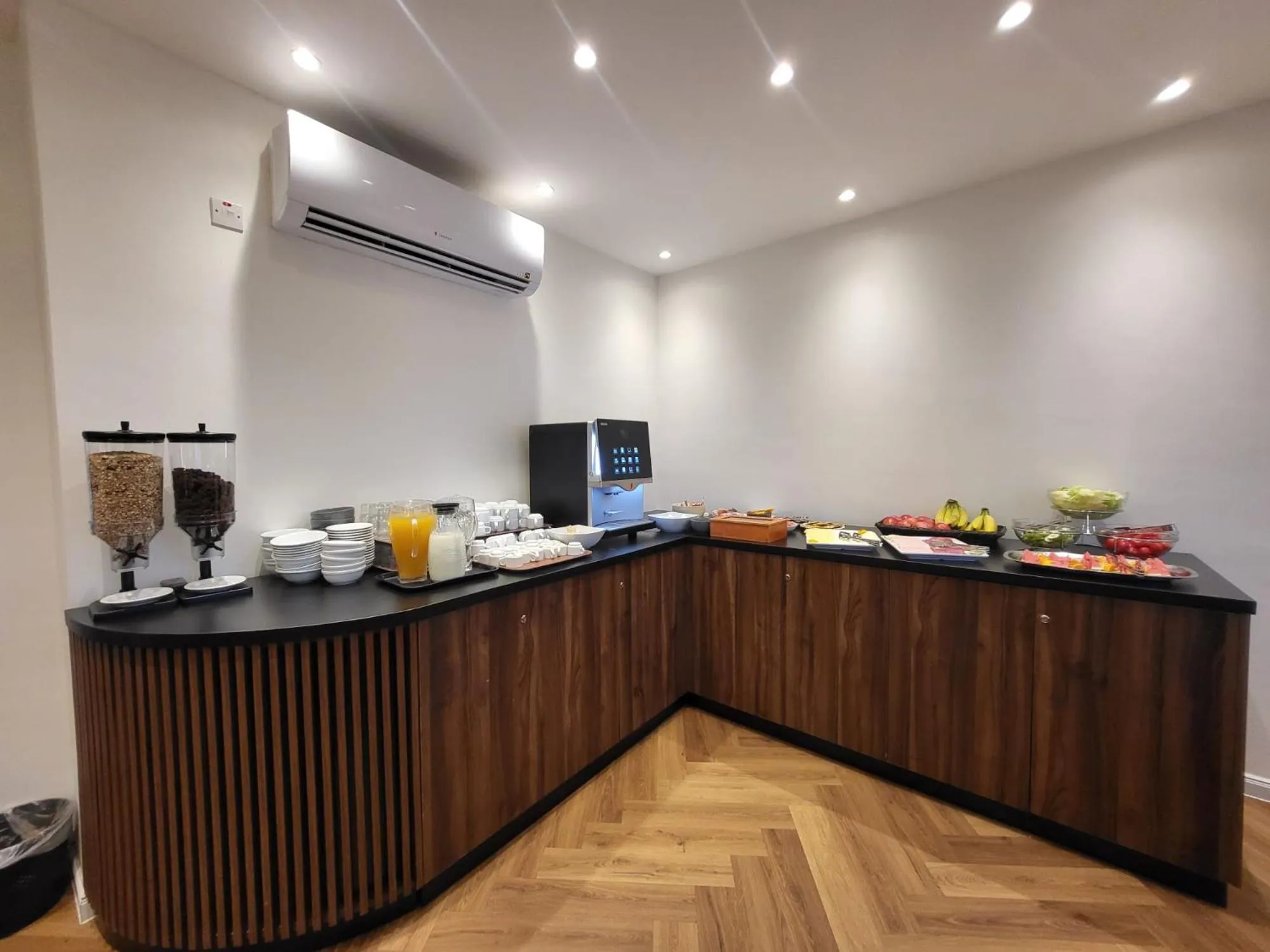 Breakfast in Carlton Hotel