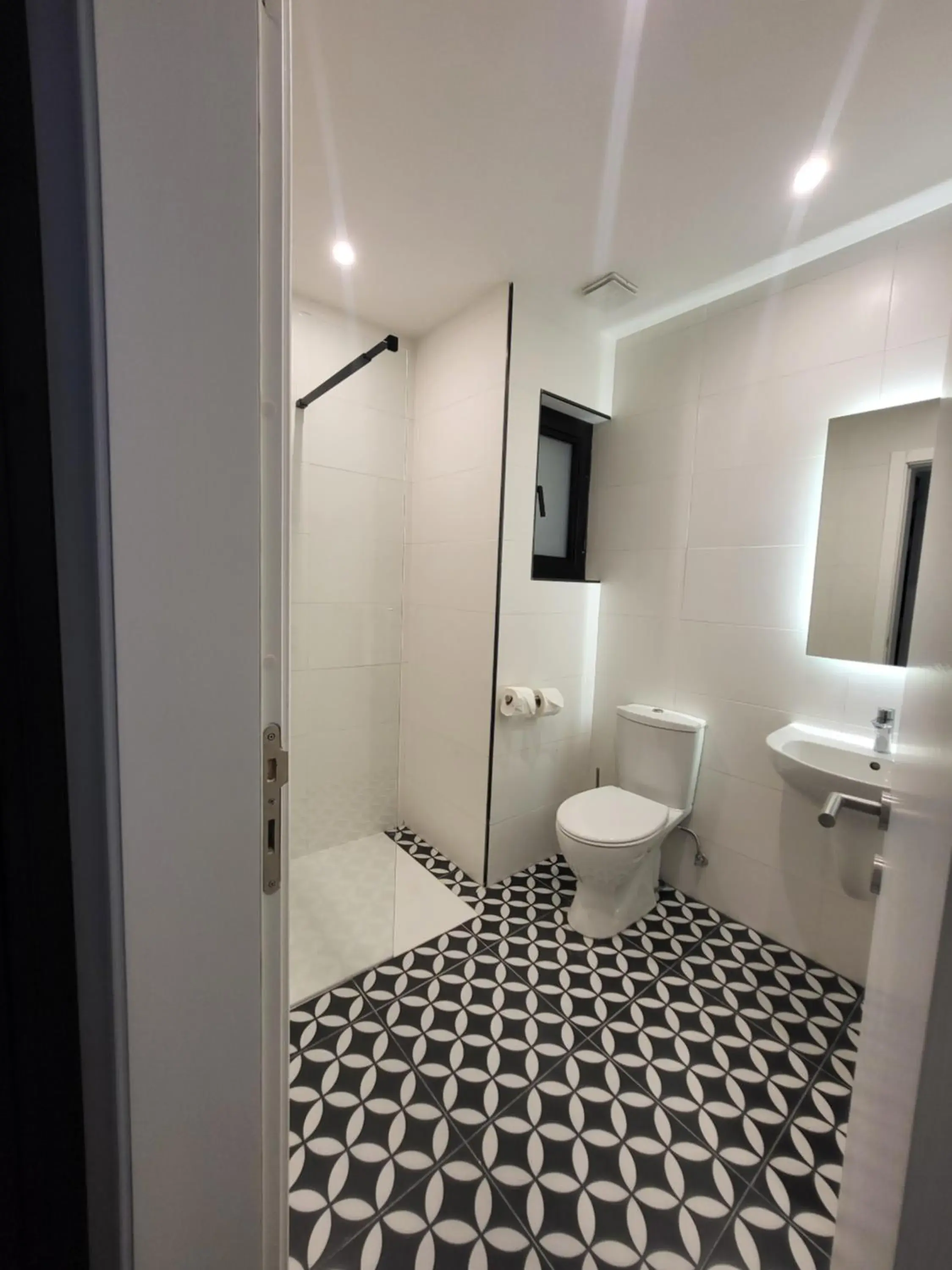 Double or Twin Room with Partial Sea View in Carlton Hotel Double or Twin Room with Partial Sea View in Carlton Hotel