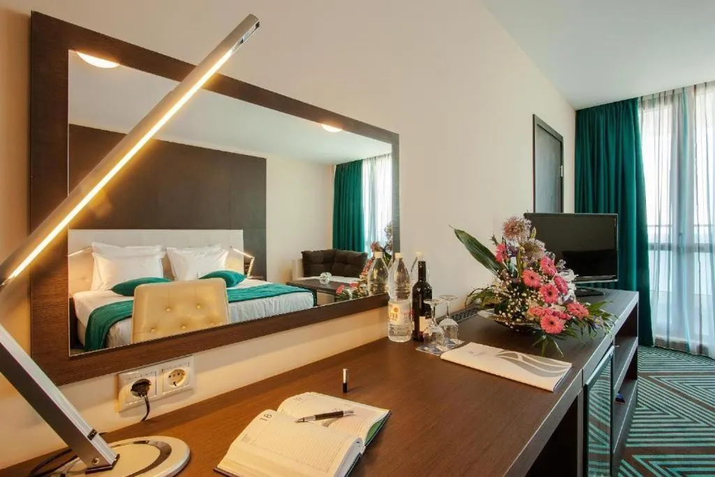 Photo of the whole room, Bed in International Hotel Casino & Tower Suites