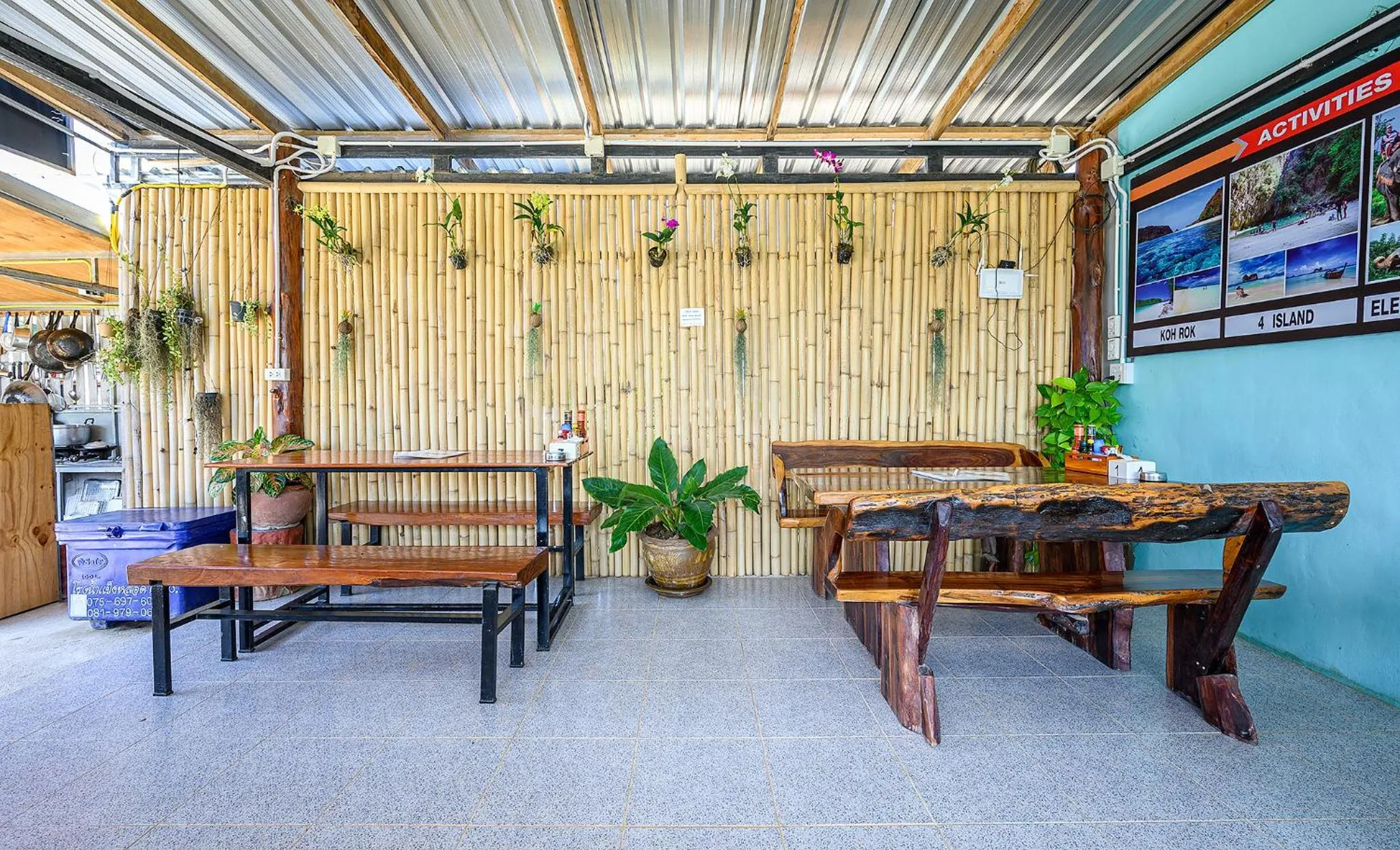 Restaurant/places to eat in Baan Check In