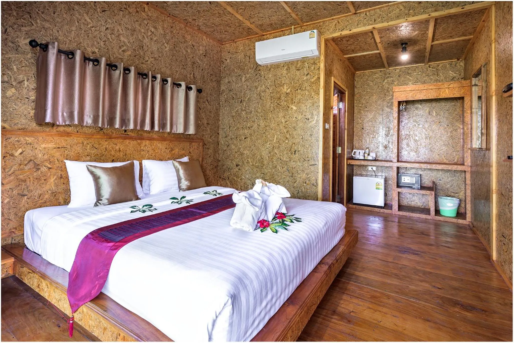Photo of the whole room, Bed in Baan Check In